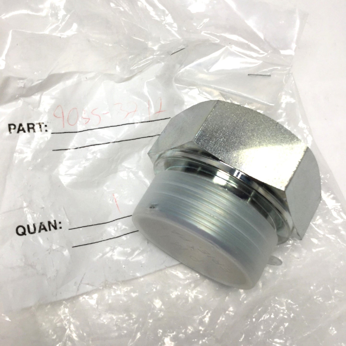 New – Open box 4035-32-12 Hydraulic Pipe Adapter Fitting G2" Male x 3/4" NPT Female 60° Chamfer