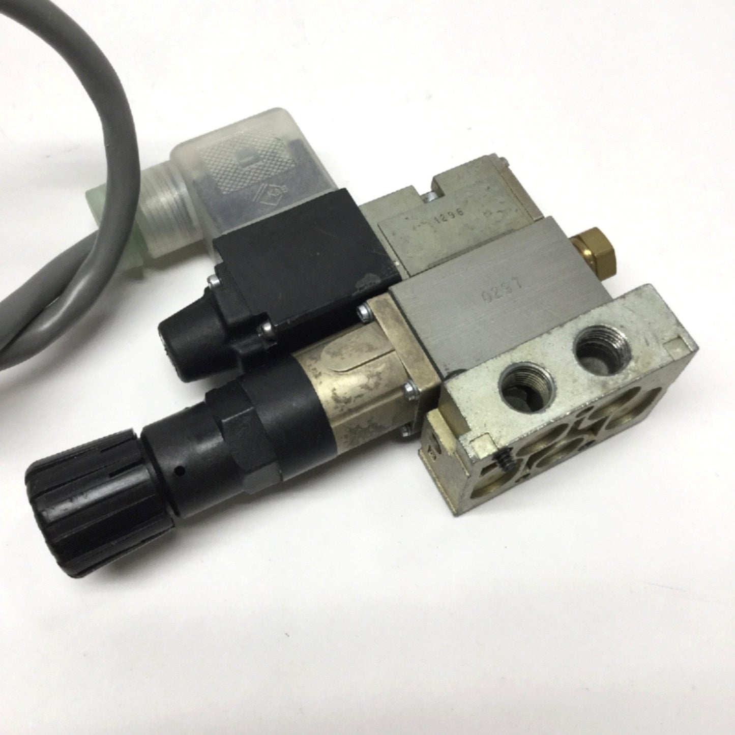 Used Numatics 031SA4004011B Solenoid Valve w/Regulator, 2-Position 4-Way, 24VDC