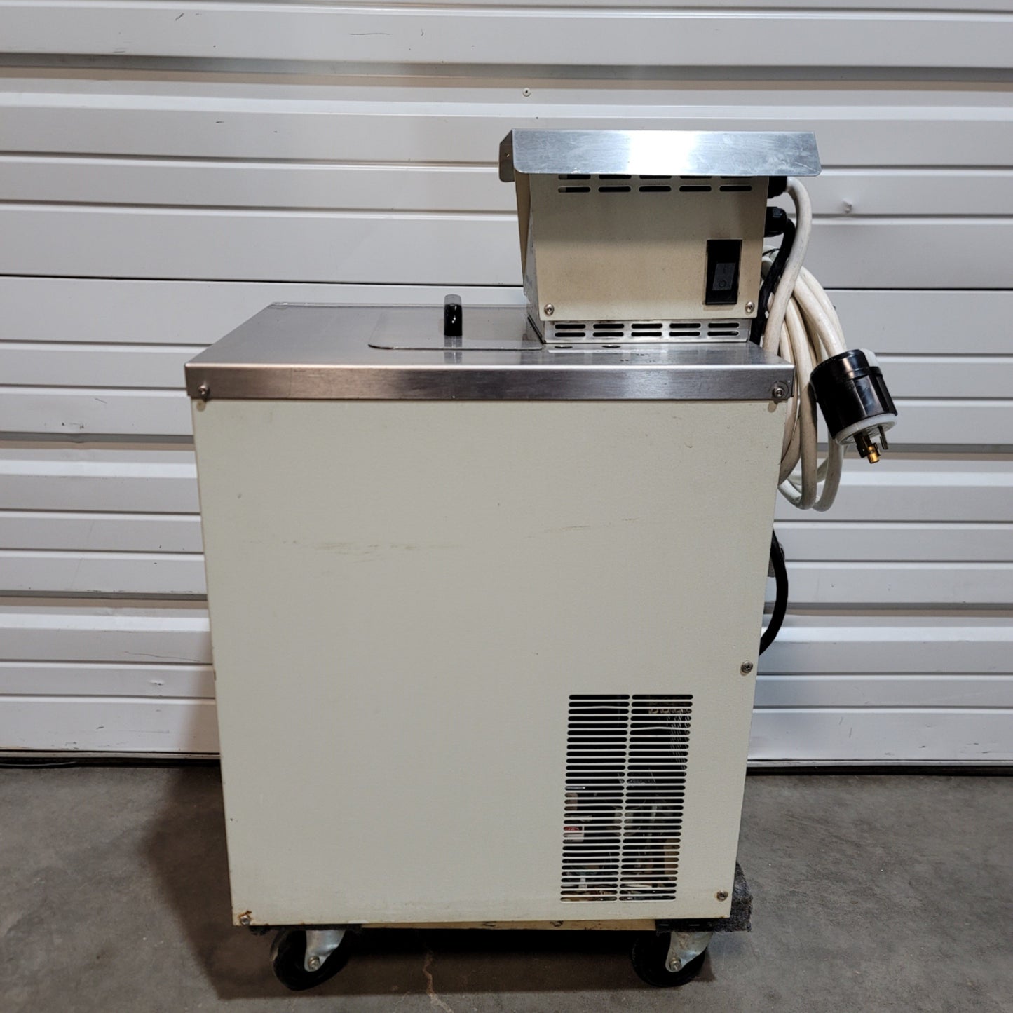 Used Fisher Scientific 1013D Isotemp Refrigerated Recirculating Chiller, -30 To 200°C