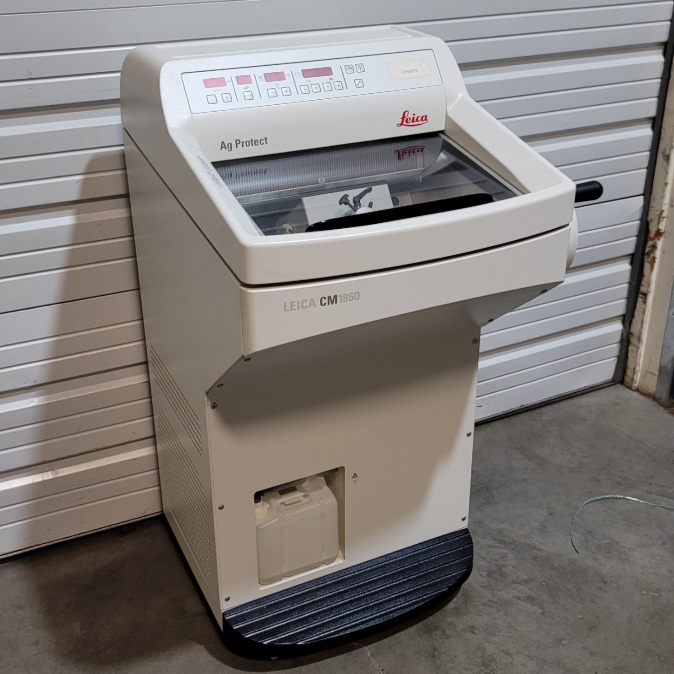 Leica CM1860 Cryostat Microtome 1-100 µm, 55x55mm Max, 0°C To -35