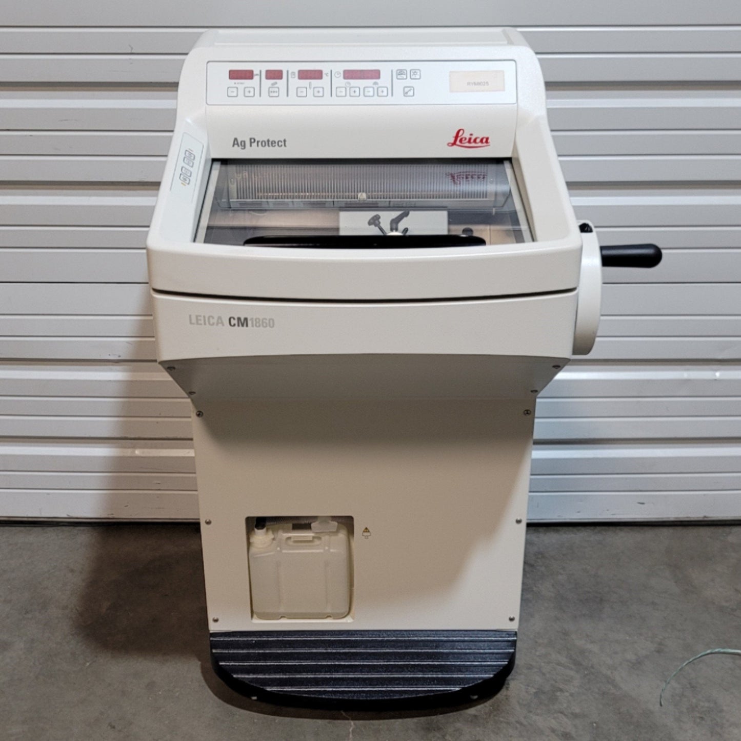 Used Leica CM1860 Cryostat Microtome 1-100 µm, 55x55mm Max, 0°C To -35°C, 220-230VAC