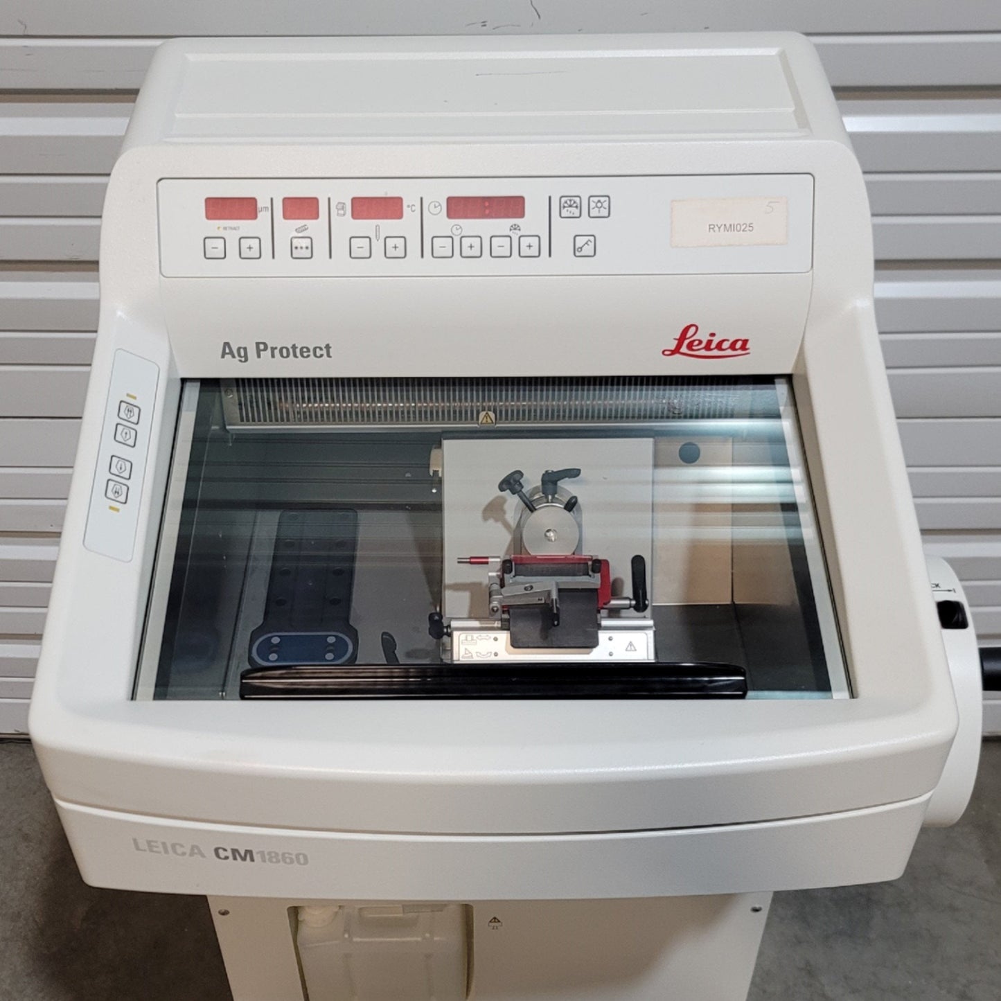 Used Leica CM1860 Cryostat Microtome 1-100 µm, 55x55mm Max, 0°C To -35°C, 220-230VAC