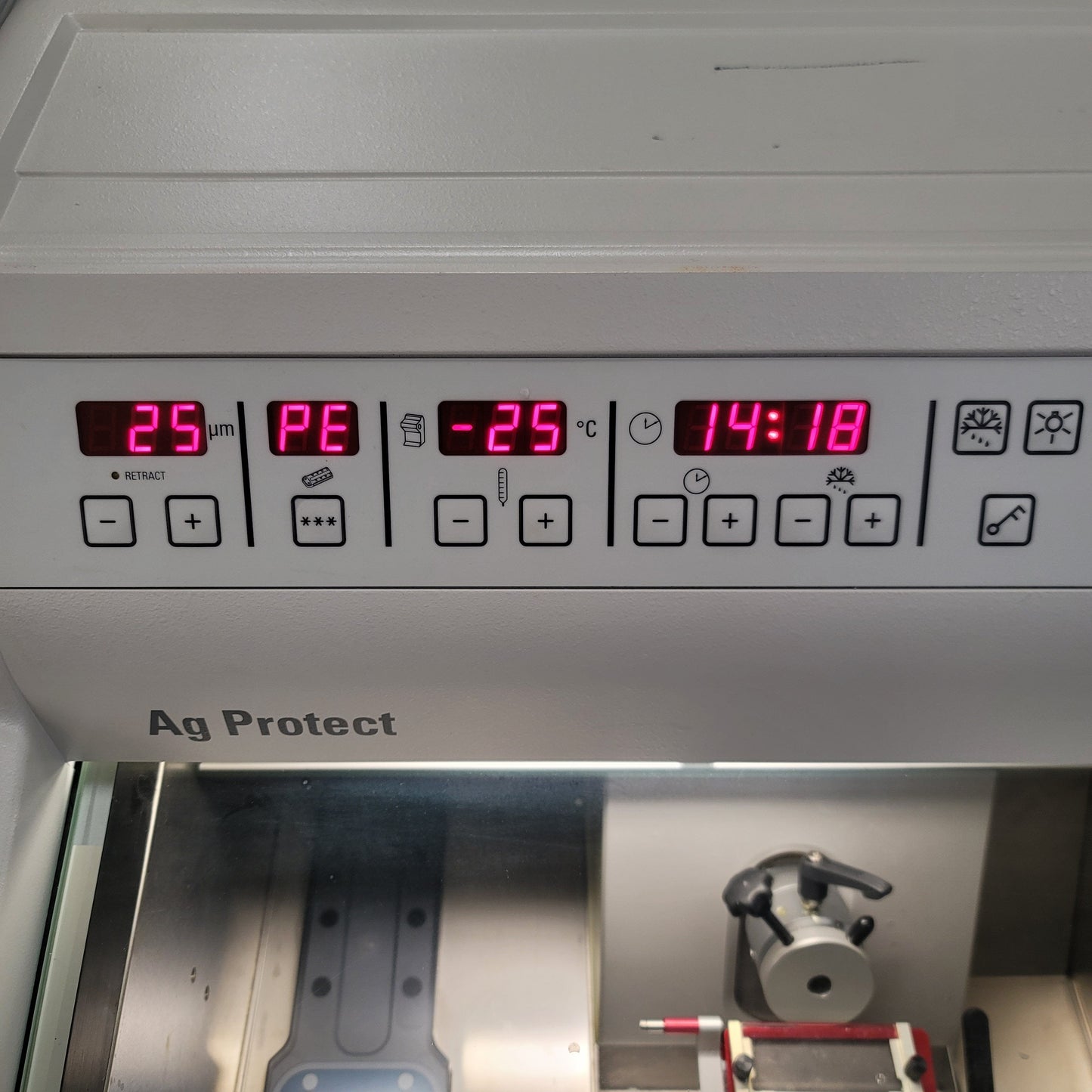 Used Leica CM1860 Cryostat Microtome 1-100 µm, 55x55mm Max, 0°C To -35°C, 220-230VAC