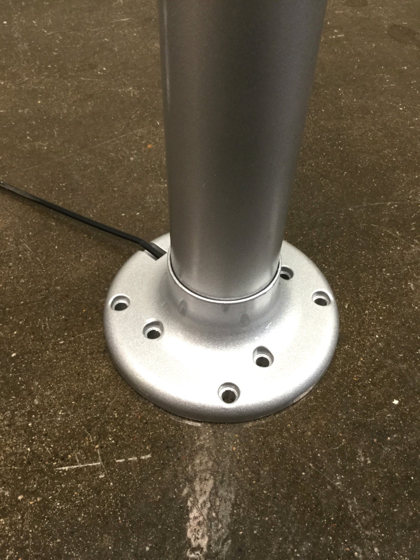 Used Adjustable Height Air Pedestal 14" Stroke (23" Retracted; 37" Extended) Ø2-3/8"