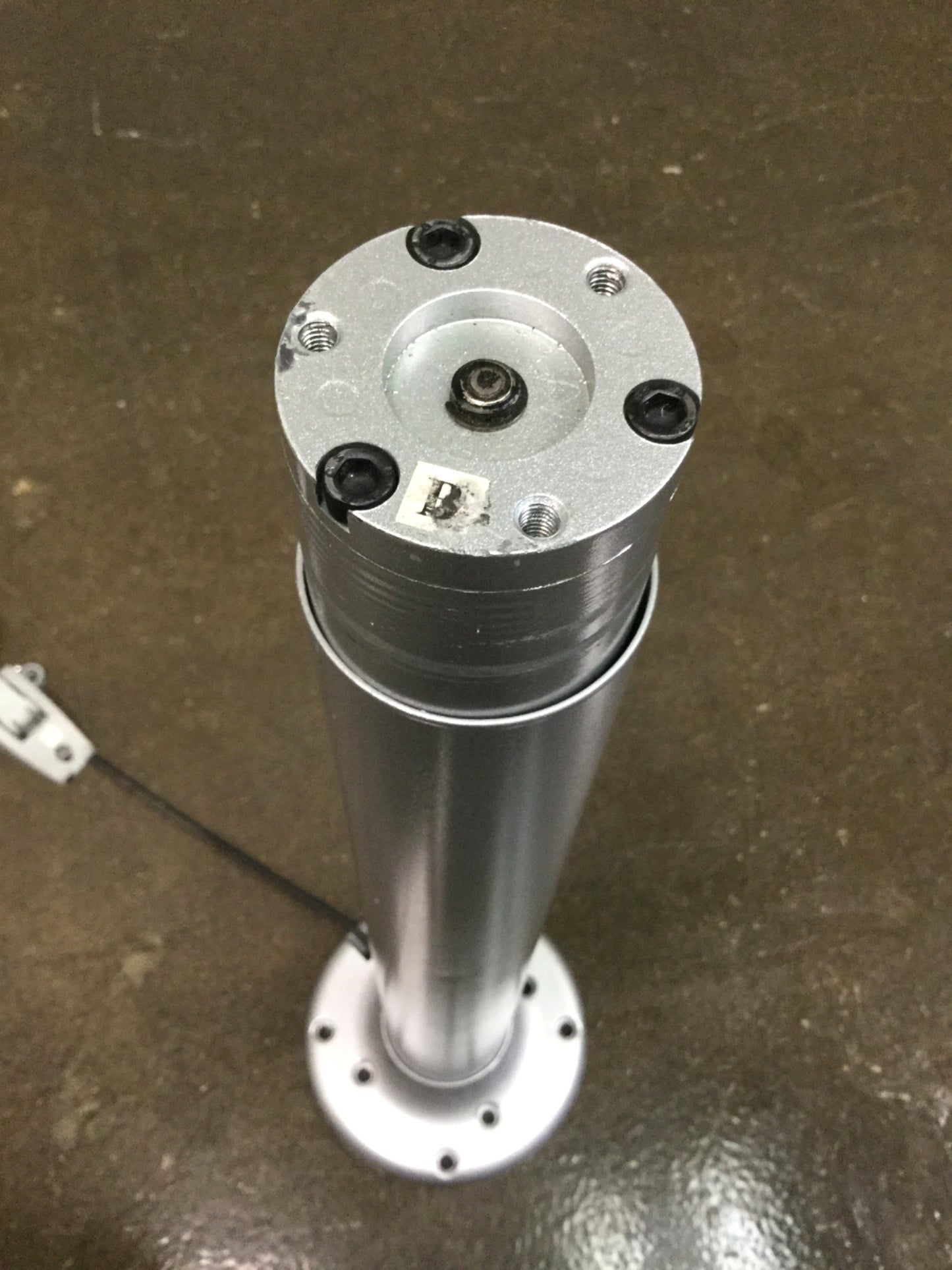 Used Adjustable Height Air Pedestal 14" Stroke (23" Retracted; 37" Extended) Ø2-3/8"