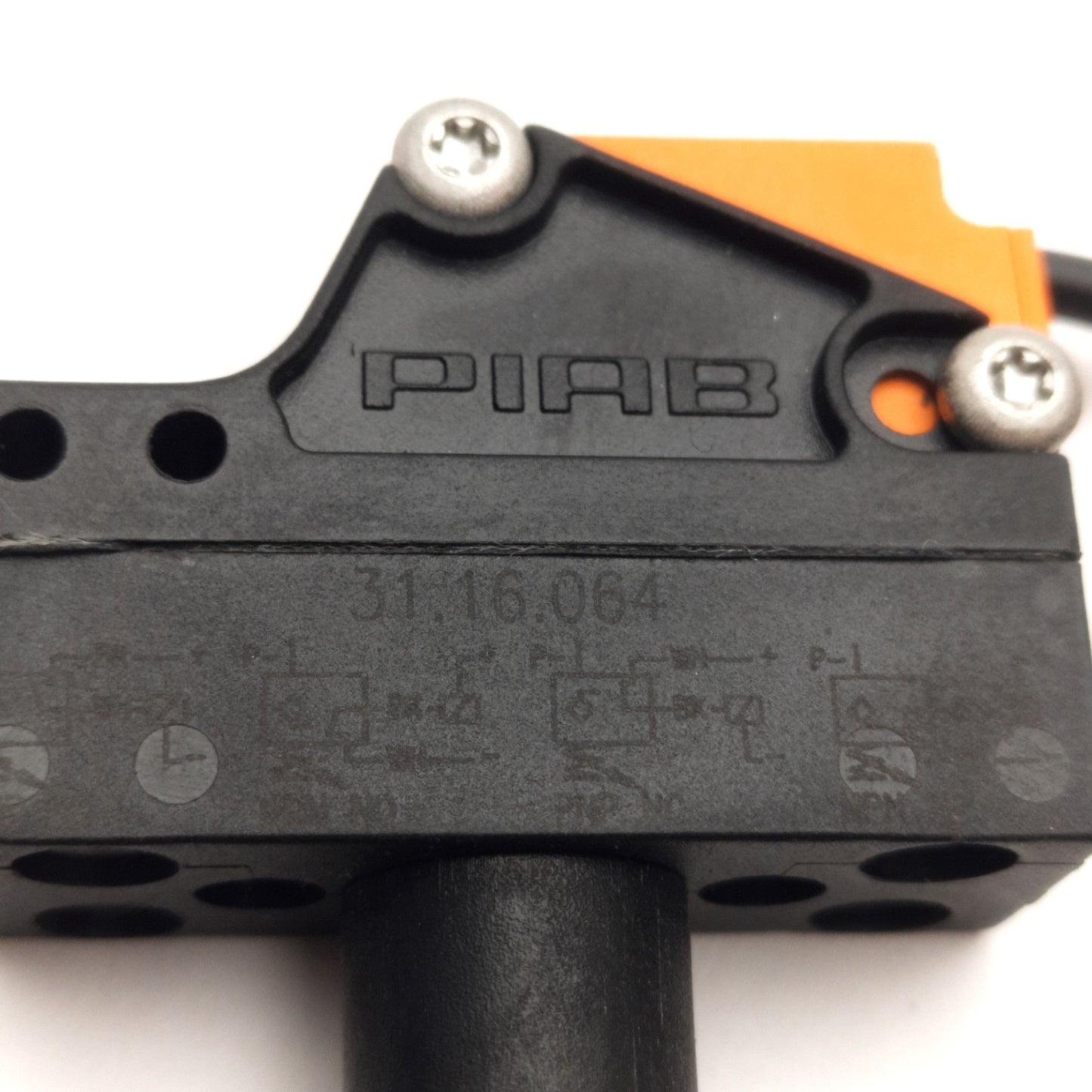 Used Piab 31.16.064 Vacuum Switch, 24V DC, NPN/PNP NO/NC, 2.95 InHg Range, M5