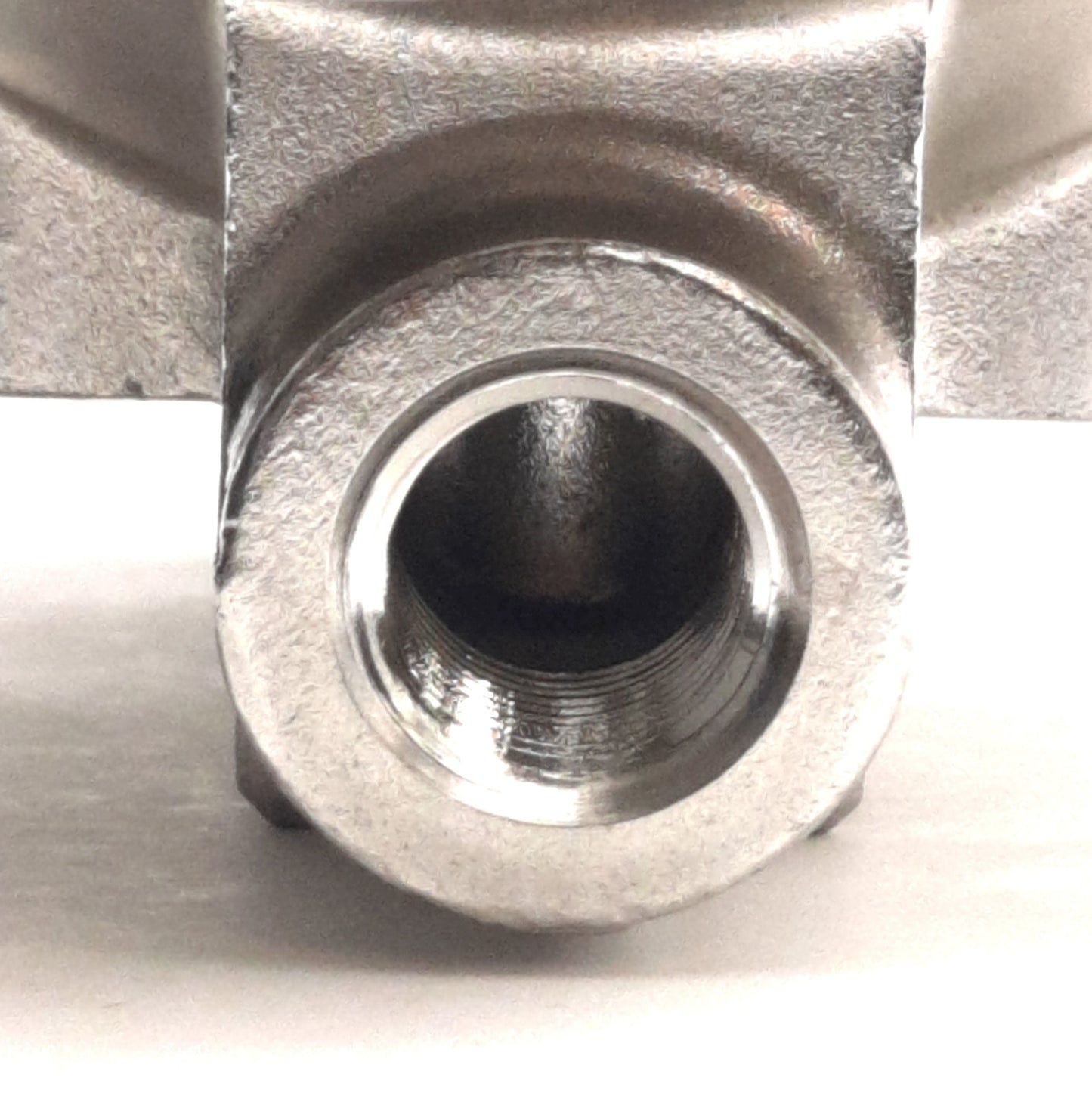 Used Millipore YY5000510 T-Line Filter Housing For 6-Stack, 1/4"FNPT, 150 Psig Max