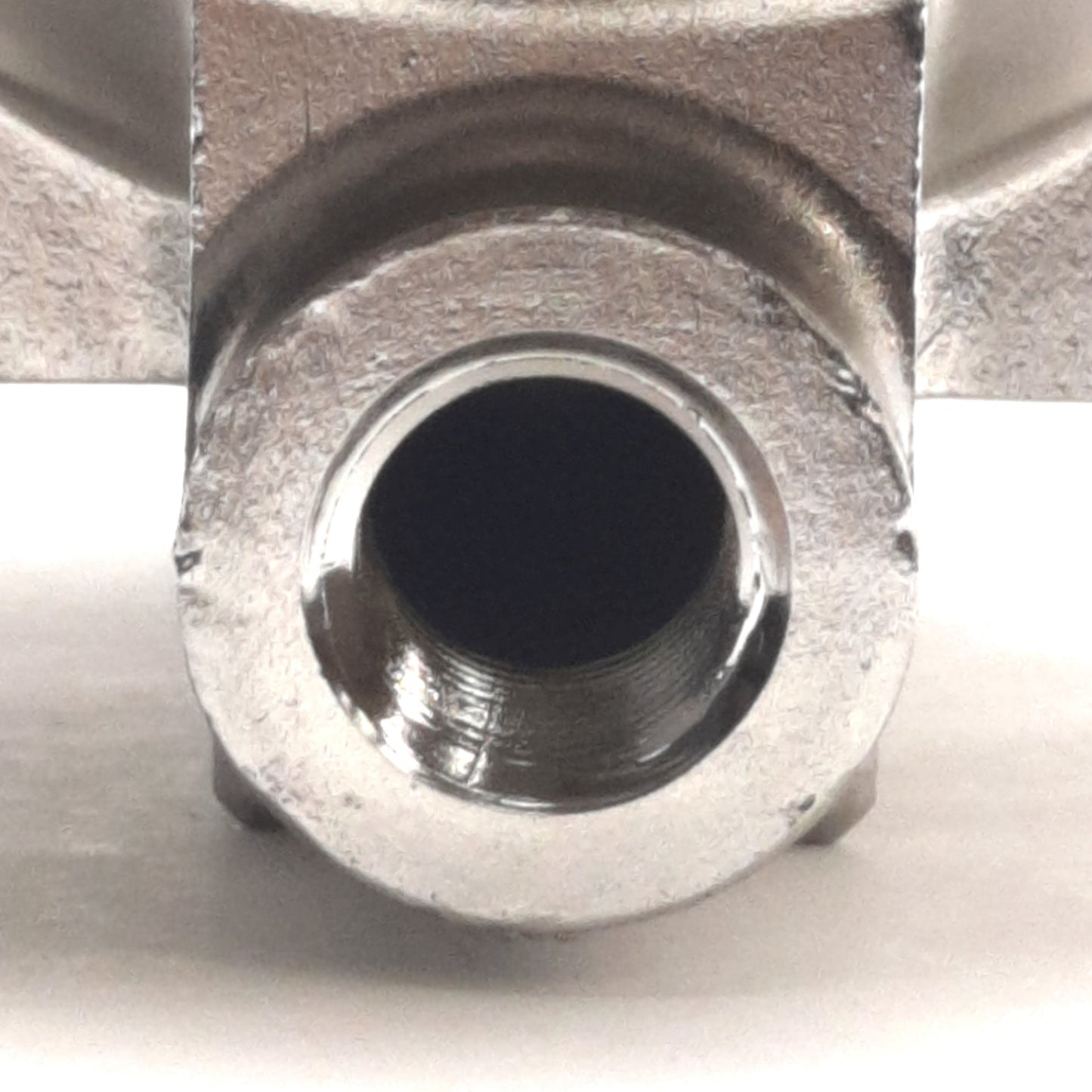 Used Millipore YY5000510 T-Line Filter Housing For 6-Stack, 1/4"FNPT, 150 Psig Max
