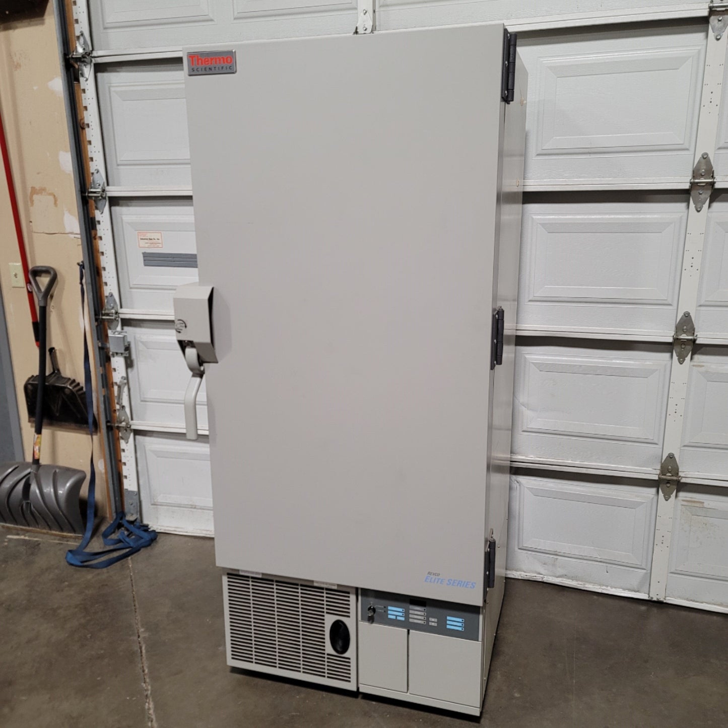 Used Thermo Fisher ULT1340-5-D40 Ultra Low Temperature Upright Freezer 13.4CuFt 208V