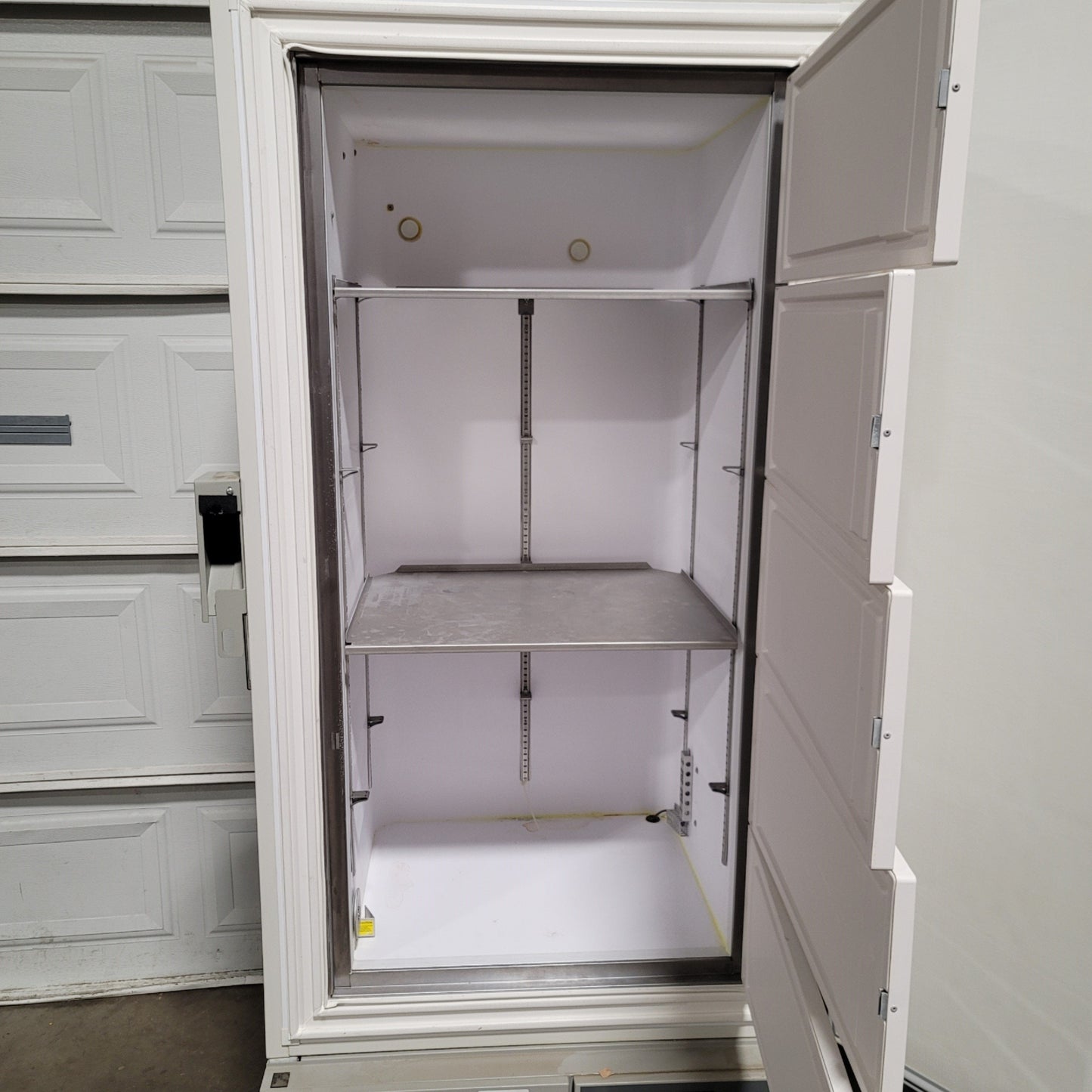 Used Thermo Fisher ULT1340-5-D40 Ultra Low Temperature Upright Freezer 13.4CuFt 208V