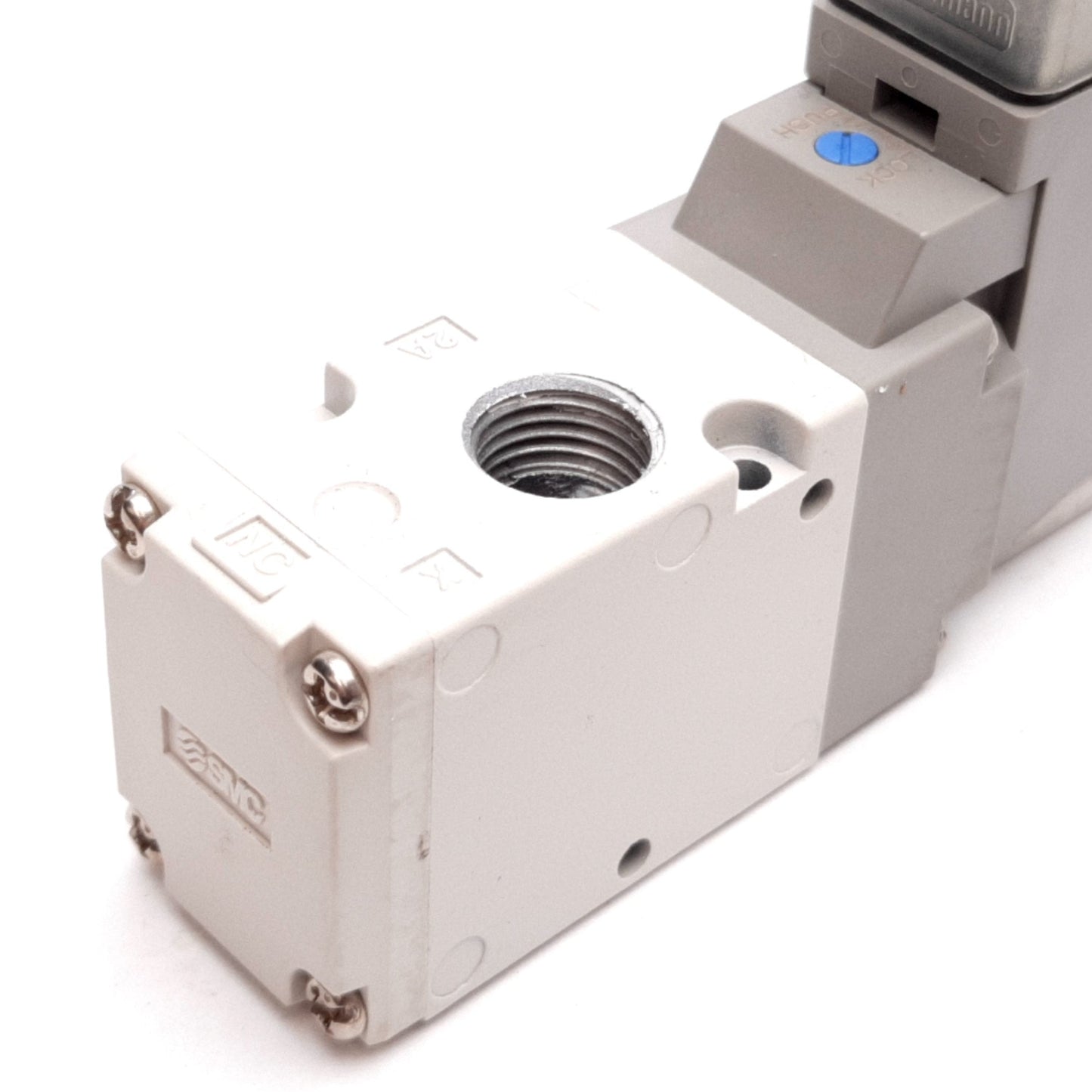 Used SMC VP342-5DUD1-02FA Solenoid Valve, 2-Position 3-Port, 24VDC, 0.2-0.7MPa, G1/4