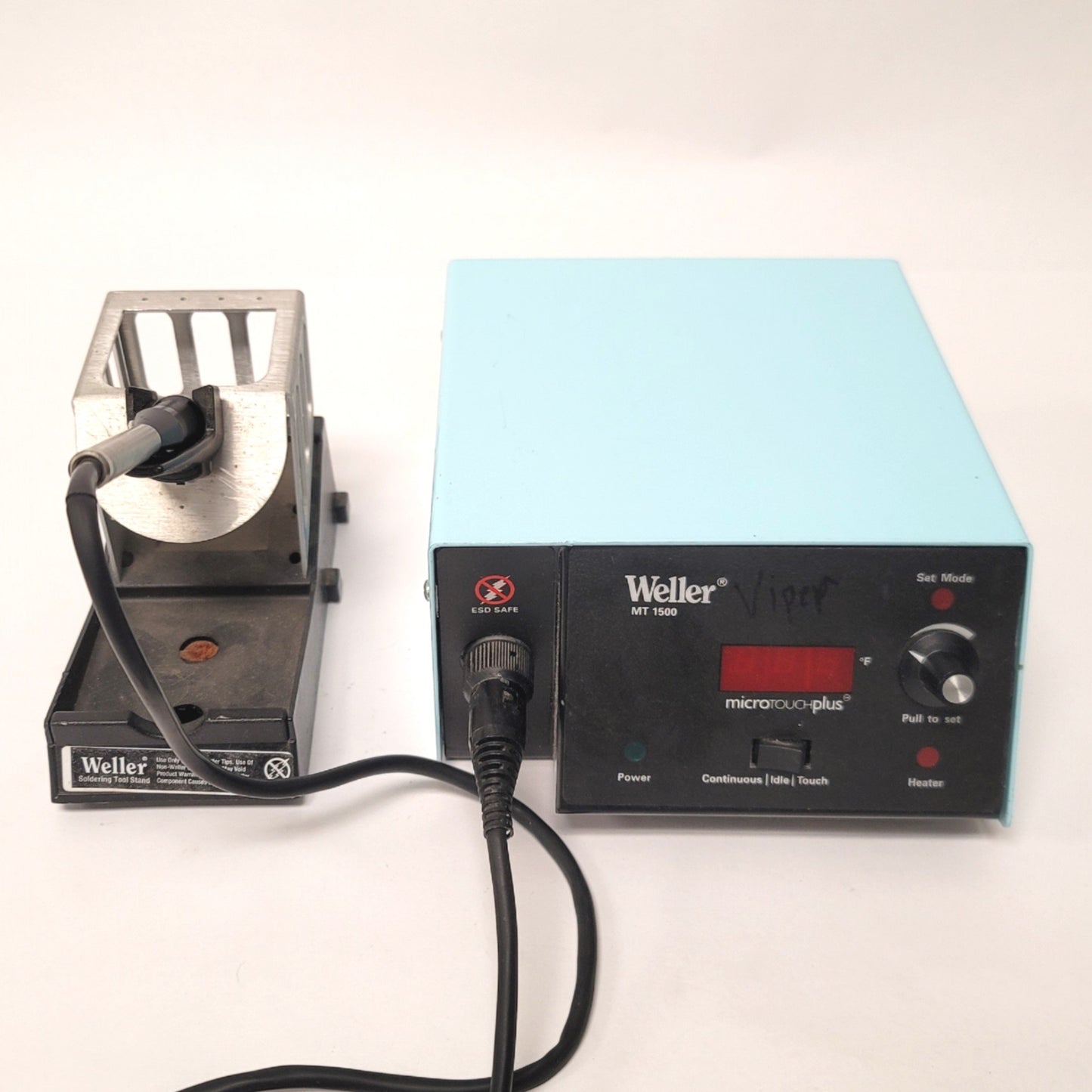 Used Weller MT1500 Micro Touch Soldering Station With MT1501 400-800°F, 150W, 120VAC