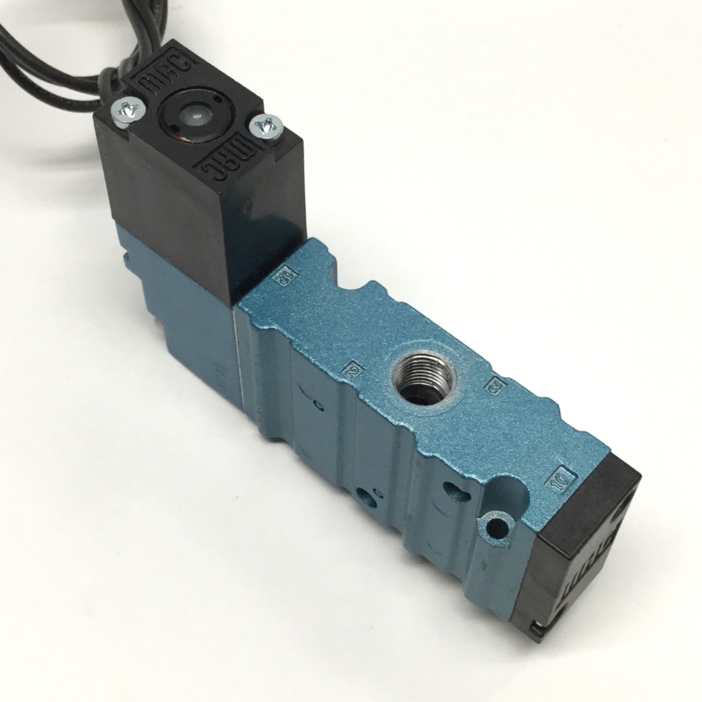 Used MAC 52A-11-AOA-DM-DDAA-1BA Solenoid Valve, 2-Position 3-Port NC, 24VDC, 1/8" NPT