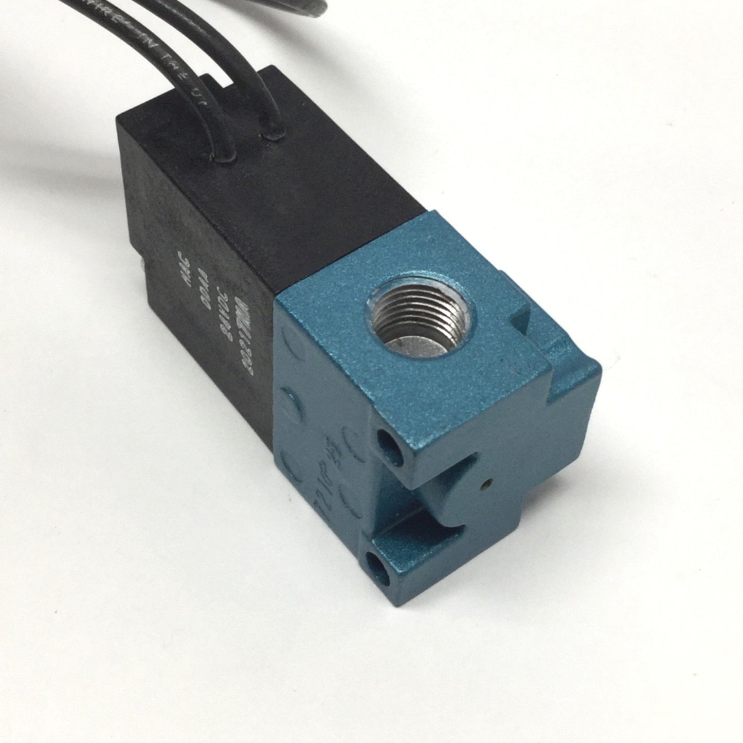 Used MAC 35A-AAB-DDAA-1BA Pneumatic Solenoid Valve 3-Way NC, 120psi, 1/8" NPT, 24VDC