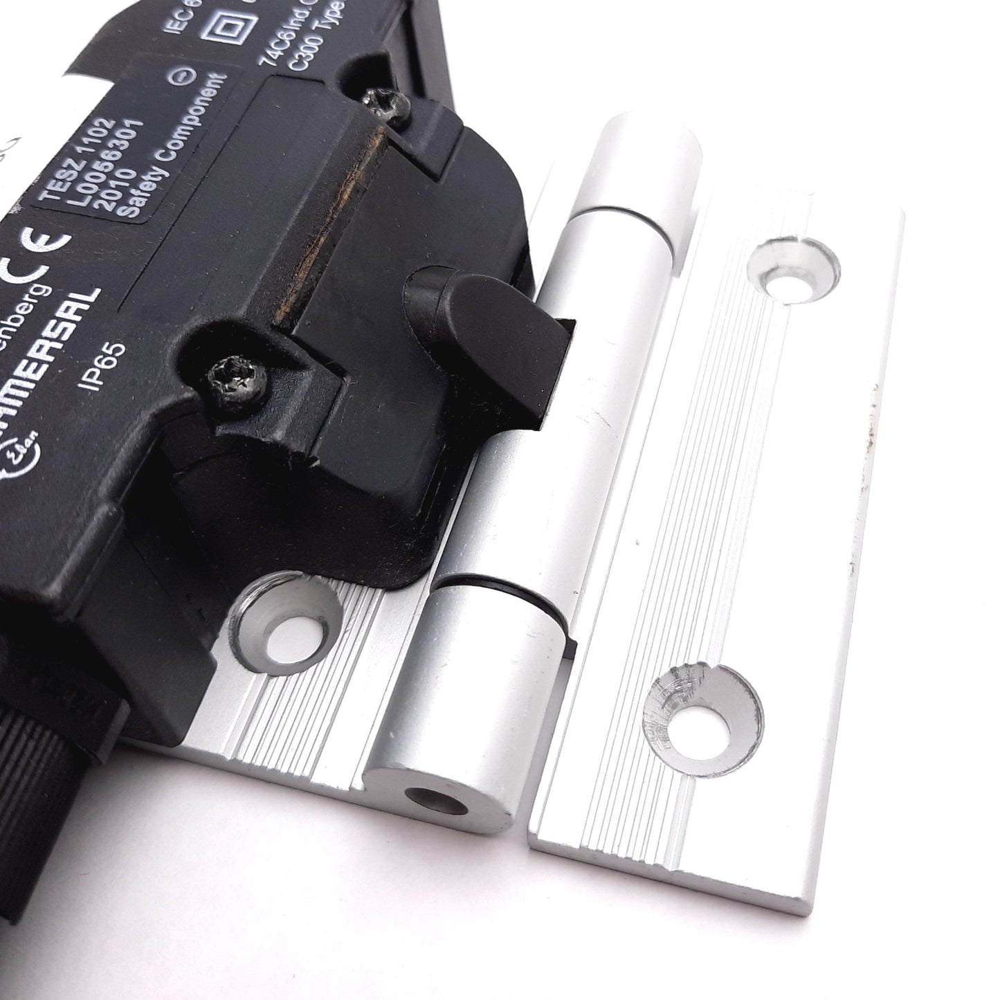 Used Schmersal TESZ1102 Safety Interlock Switch Door Hinge, 2x N/C 1x N/O, 2.5A 250V