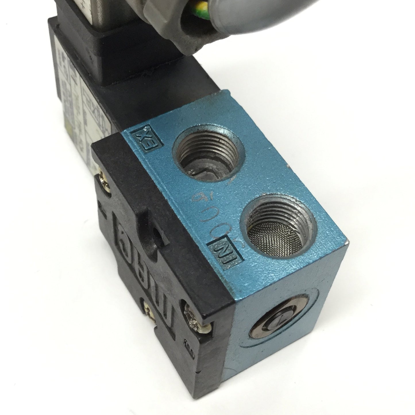 Used Mac 45A-AA1-DDAJ-1KG Solenoid Valve, 4-Port 2-Position, 24VDC, Vac to 120psi