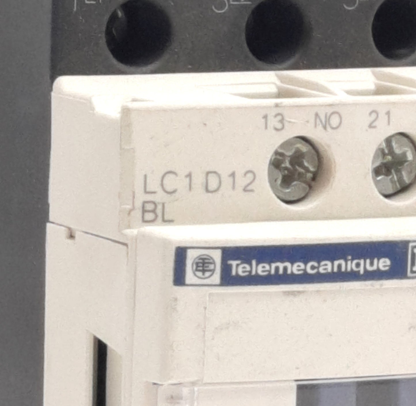 Used Telemecanique LC1D12BL IEC Contactor 12A 690V AC 1NO/NC, 24V DC Coil w/ LAD4TBDL