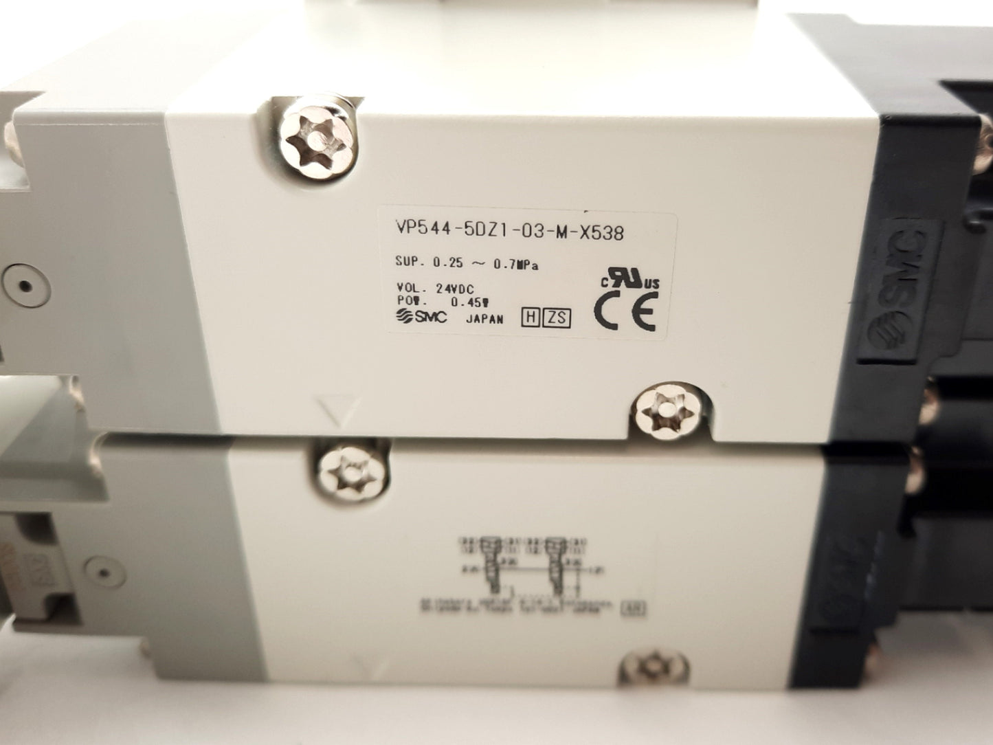 New SMC VP544-5DZ1-03-M-X538 Dual Solenoid Valve Assembly w/ Manifold Base 24VDC