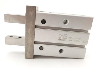 New SMC MHZ2-25D Parallel Air Gripper, Bore: 25mm, Stroke: 14mm Ports: M5x0.8