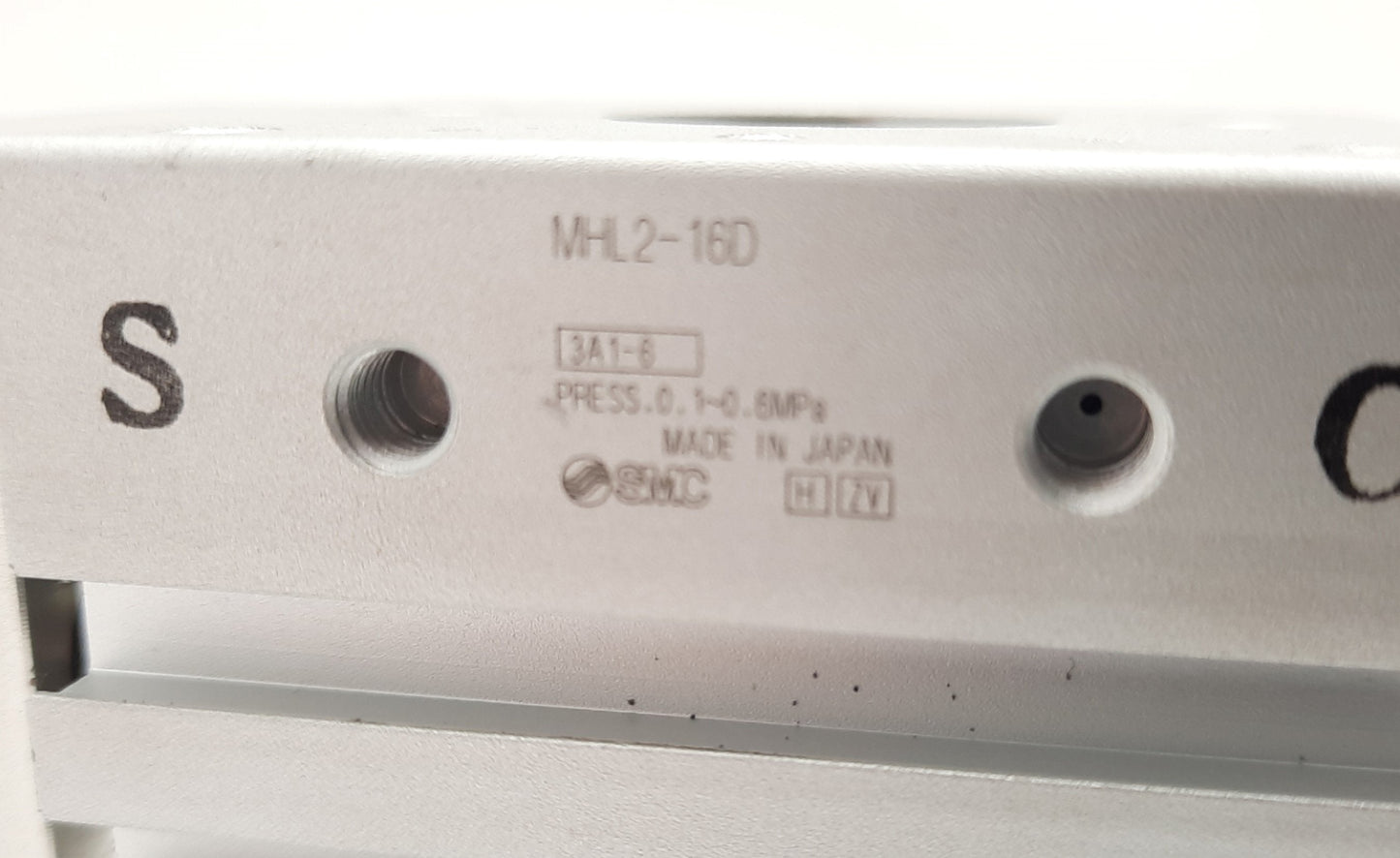 New SMC MHL2-16D Parallel Type Air Gripper With 2x D-Y59B Auto Switch, 30mm Stroke