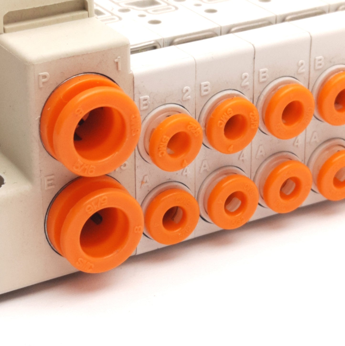 Used SMC SS5V1-16FD1-06-C4-D0 Cassette Base Manifold, 6 Stations, D-Sub Connector
