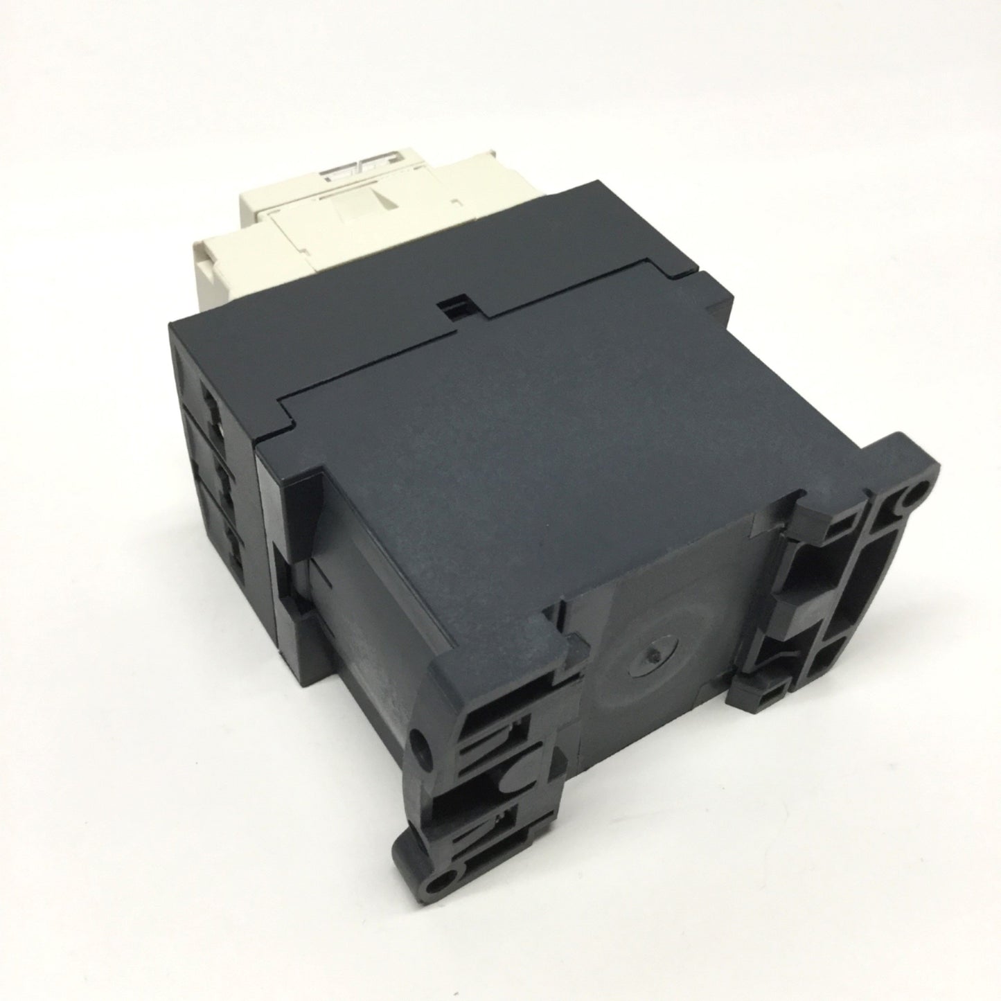 Used Schneider LC1D18BL TeSys IEC Contactor 3-Pole + 1NO-1NC 32A 600VAC, 24VDC Coil