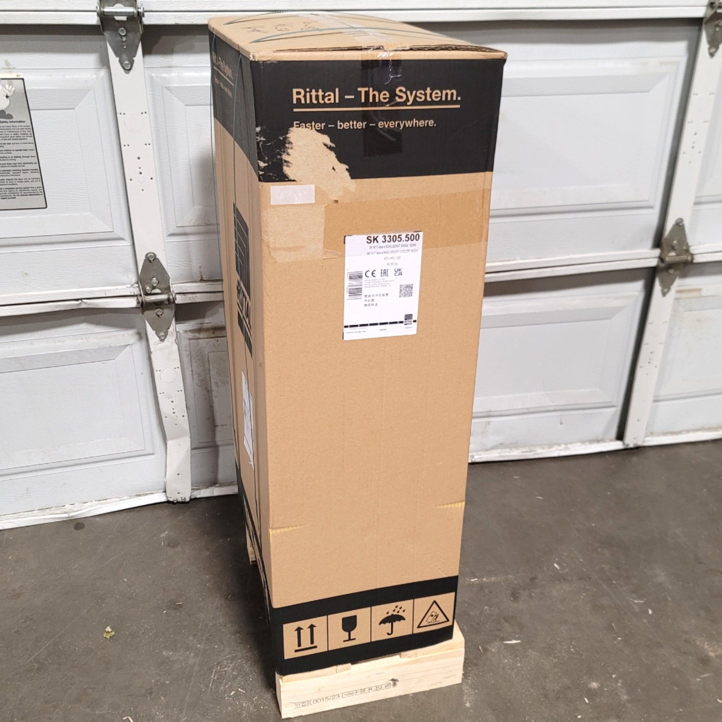 New Rittal SK 3305.500 TopTherm Wall Mounted Cooling Unit, 6005BTU/hr, 230VAC 1-Ph