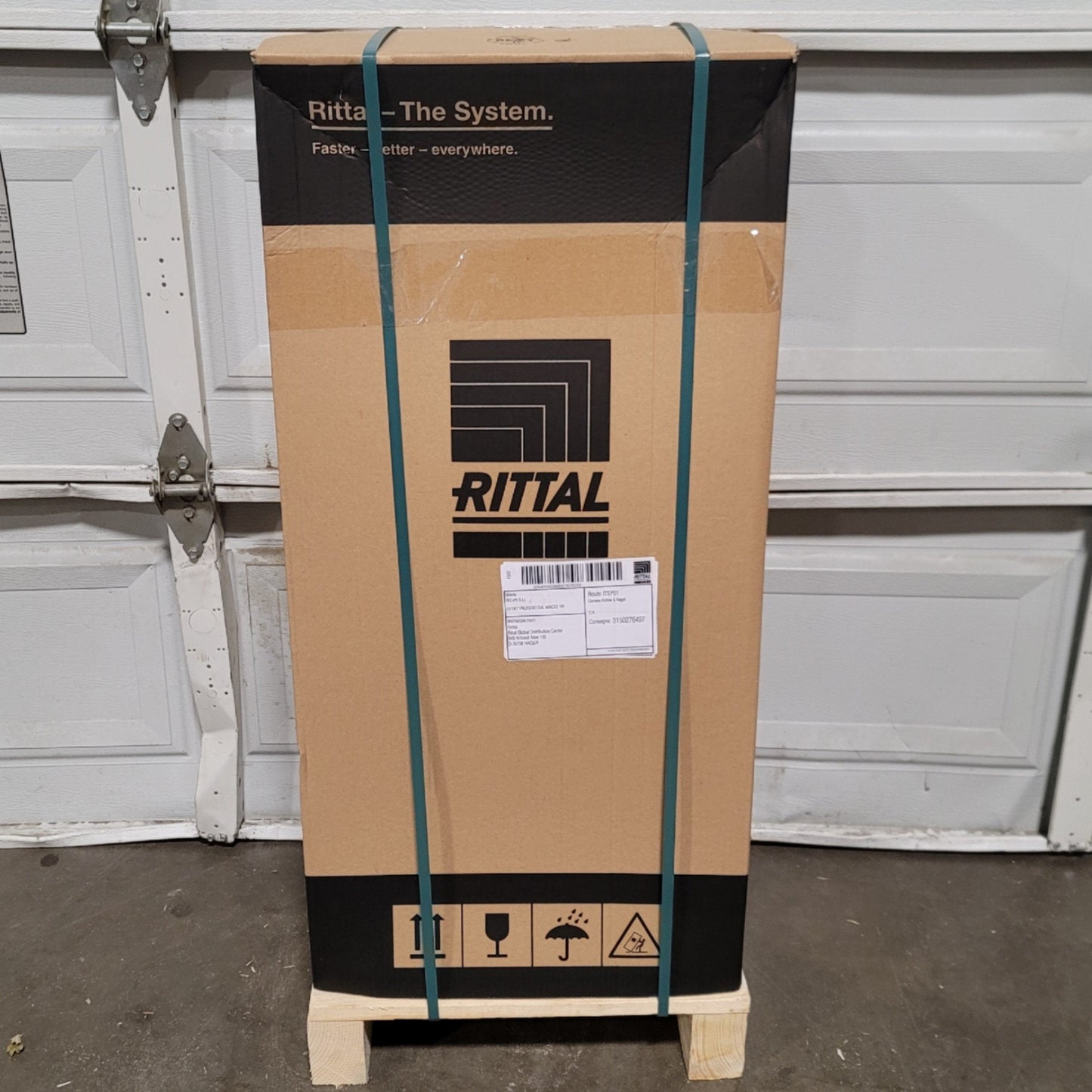 New Rittal SK 3305.500 TopTherm Wall Mounted Cooling Unit, 6005BTU/hr, 230VAC 1-Ph