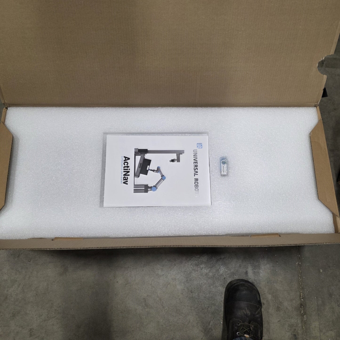 New Universal Robots 109901 ActiNav Bin Picking System Motion Module And 3D Sensor