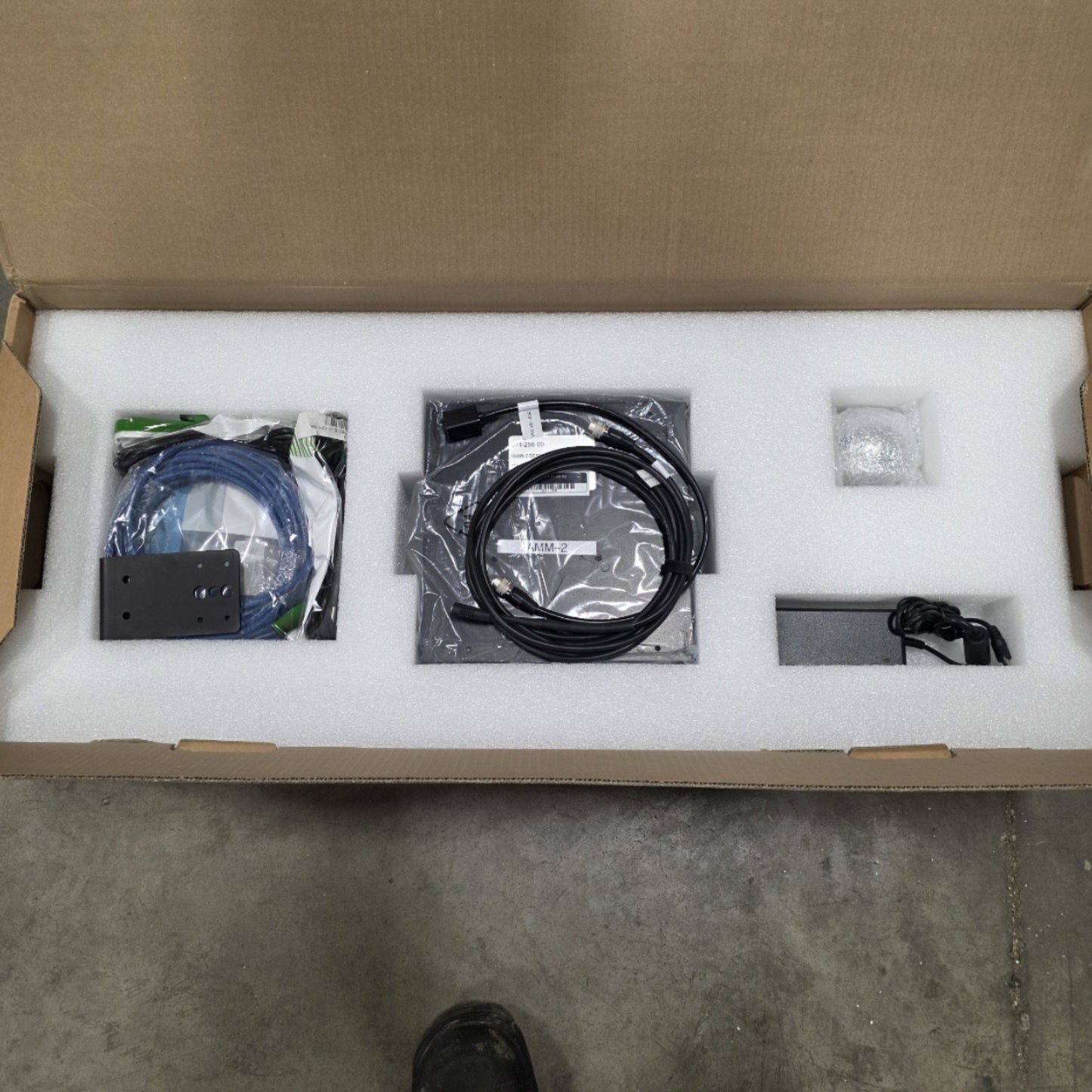 New Universal Robots 109901 ActiNav Bin Picking System Motion Module And 3D Sensor