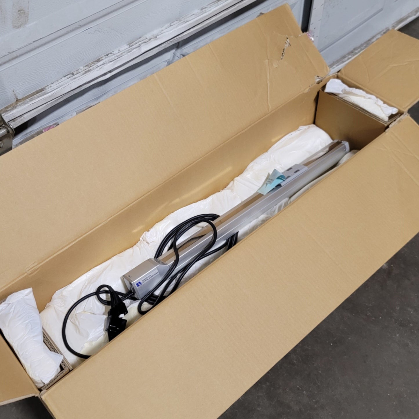 New IAI RCP2-SA6C-I-42P-20-600-P3-M ROBO Cylinder Linear Actuator, 600mm Stroke