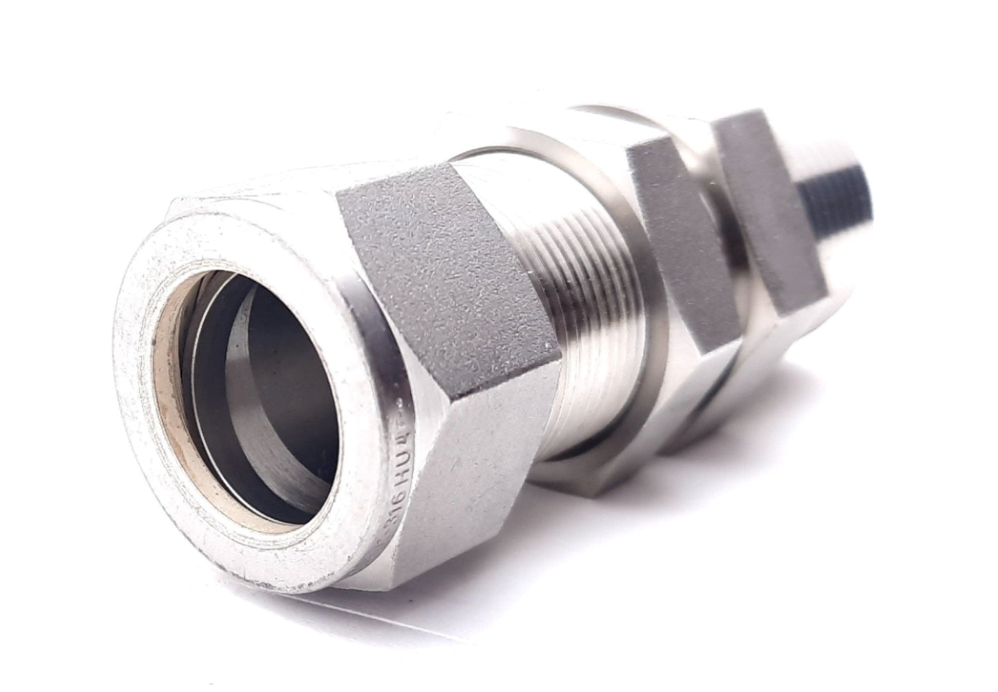 New Swagelok SS-1210-11-12 Tube Fitting Bulkhead Male Connector 3/4" OD, 3/4" NPT