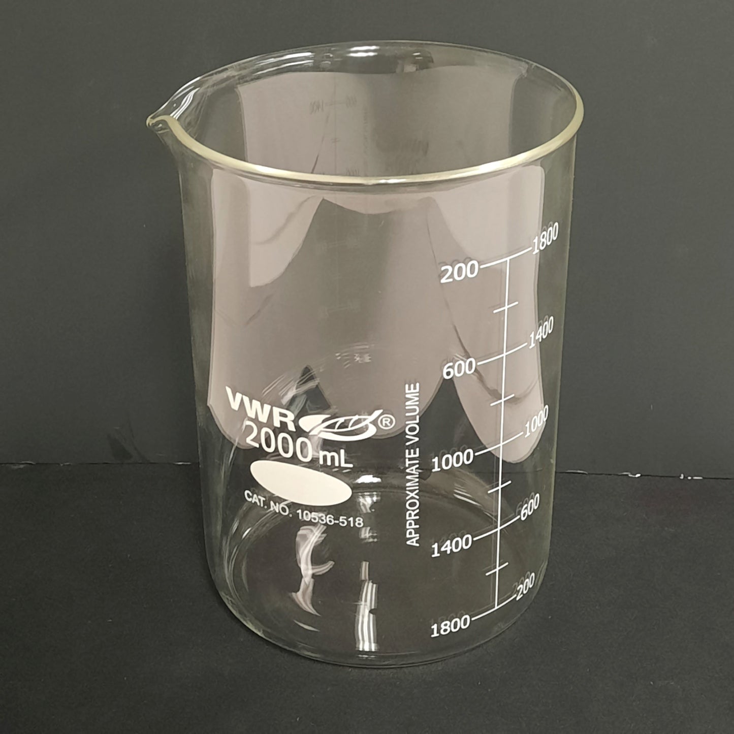New – Open box VWR 10536-518 Glass Low Form Dual Scale Graduated Griffin Beaker 2000mL