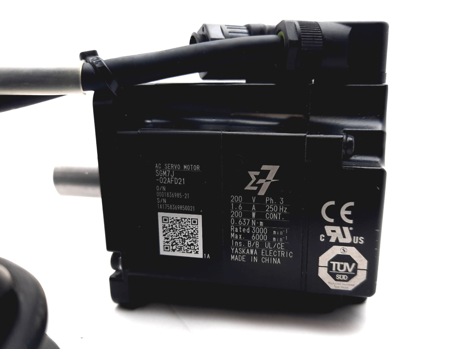 Used Yaskawa SGM7J-02AFD21 Servo Motor 3 Phase 24 Bit, 0.637nm, 200V, 1.6A, 200W