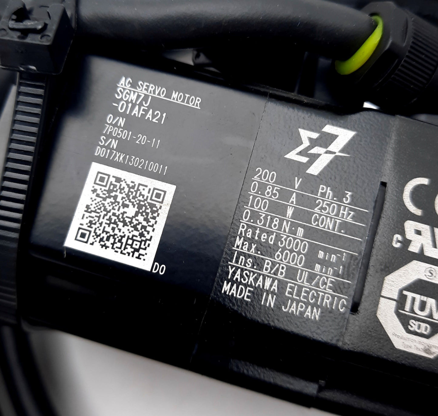 Used Yaskawa SGM7J-01AFA21 AC Servo Motor 3 Phase 200VAC 0.85A 100W 0.318Nm 30001/min