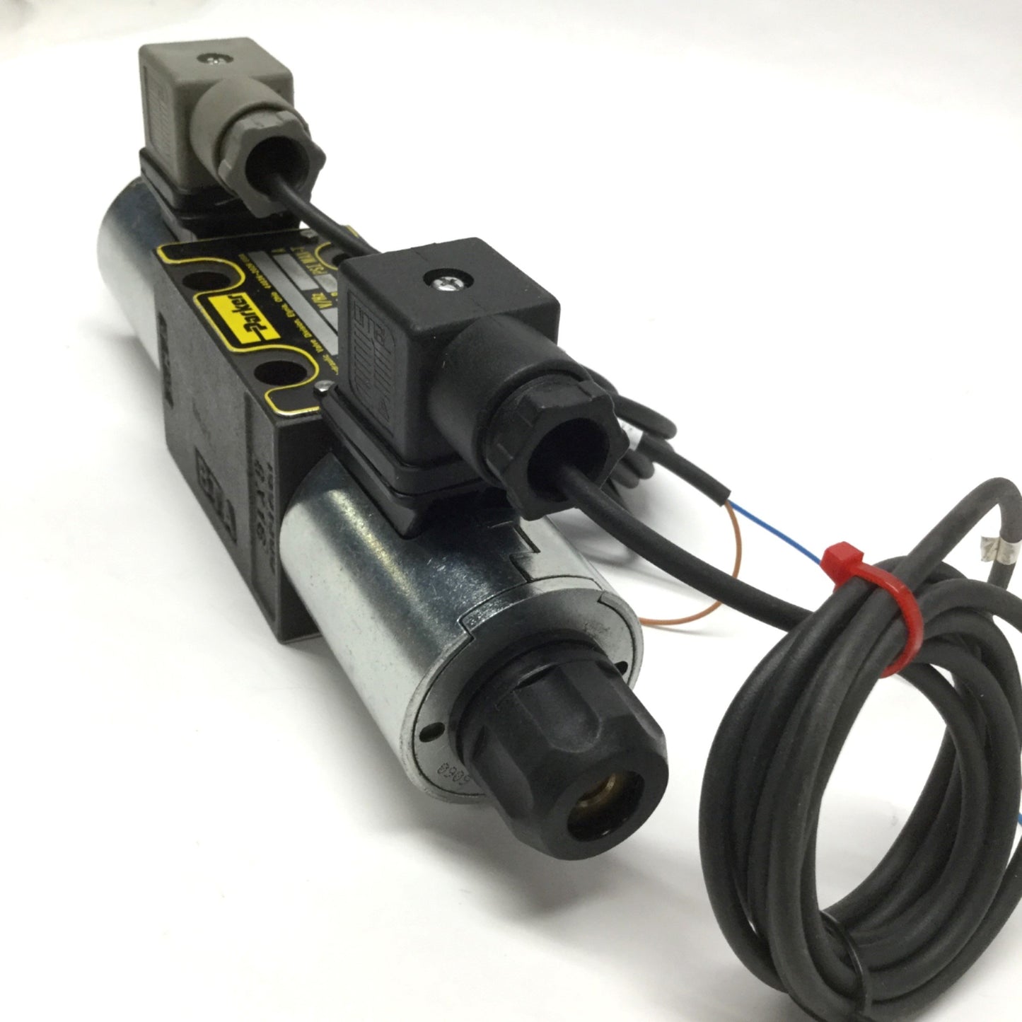 Used Parker 2NMV3 Hydraulic Directional Control Valve 3-Position Spring Center, 24VDC