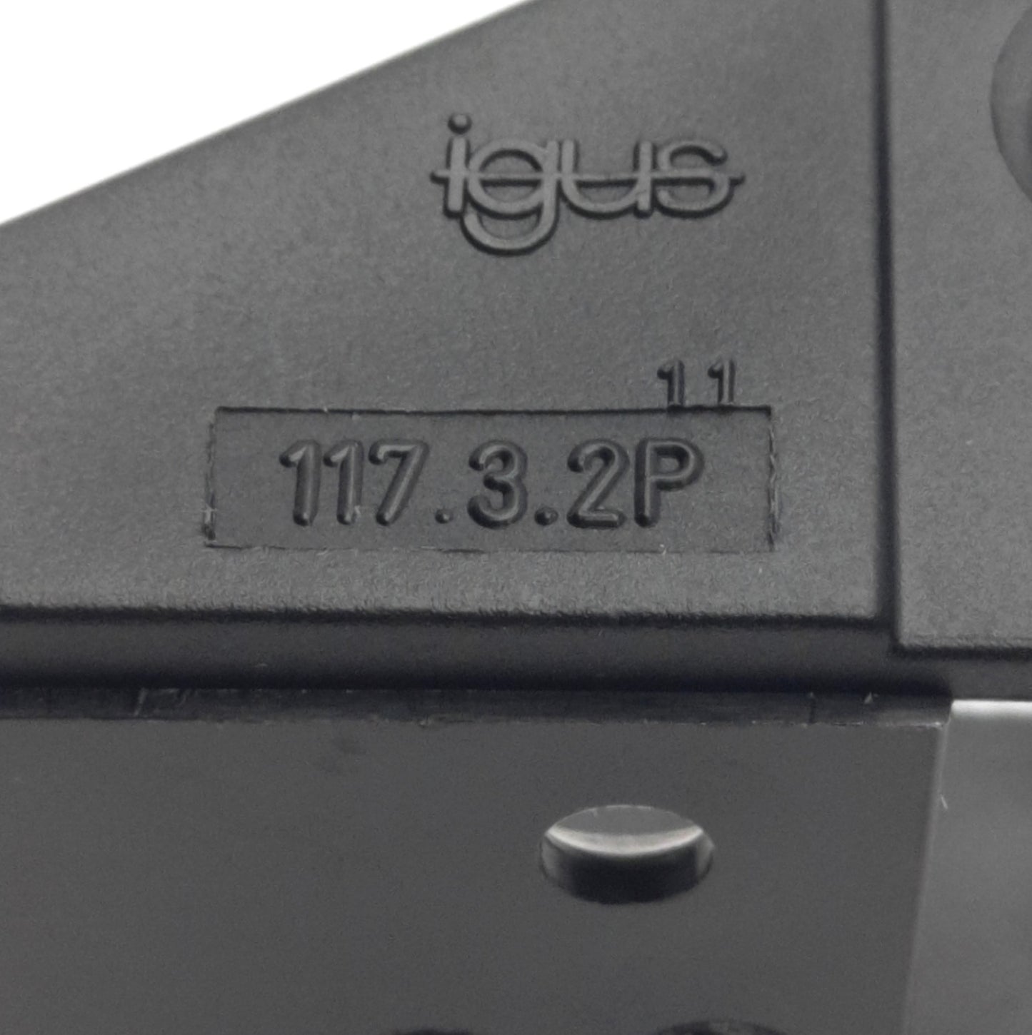 New – Open box Lot of 4 Igus 117.3.2P Energy Chain Mounting Bracket 17 Series, 38mm Inner Width