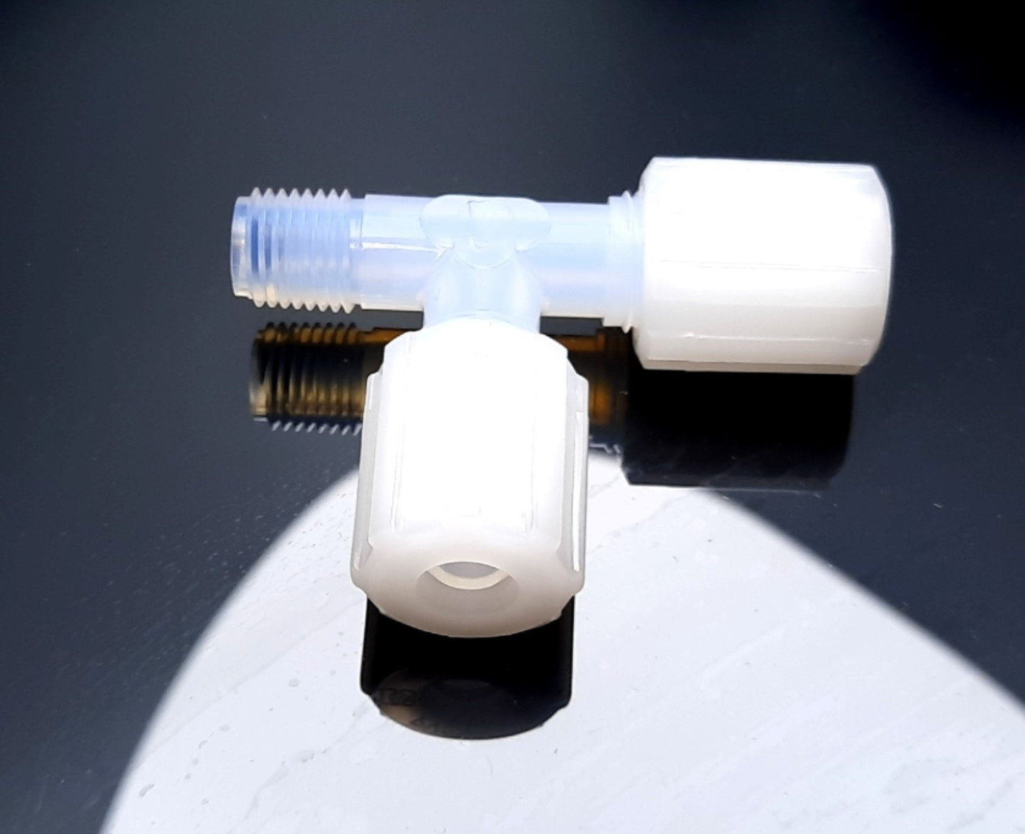 New – Open box Parker FAMT-646 Tube Fitting Male Tee 3/8 Tube 3/8 Tube 1/4" NPT Male