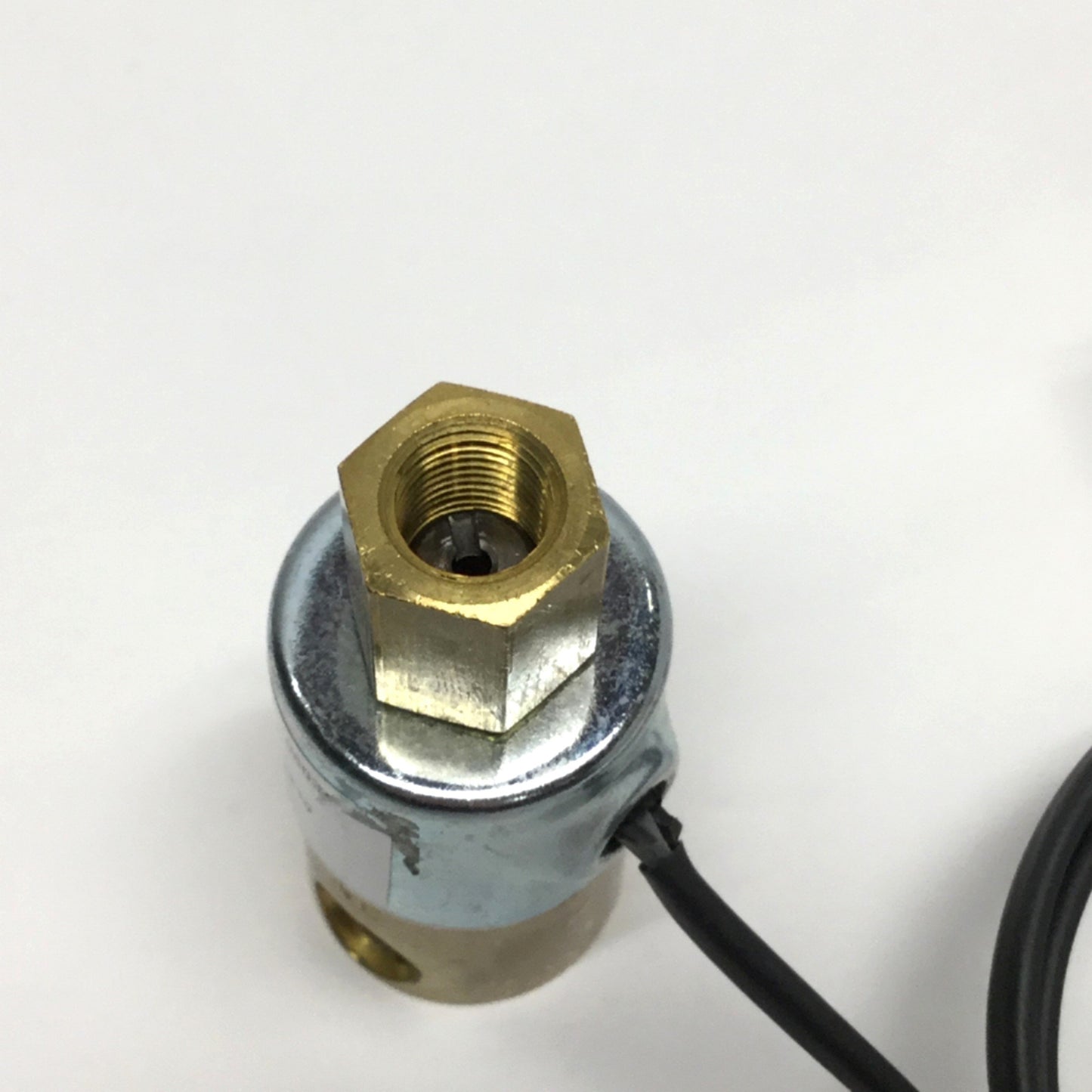 Used KIP 141160 Brass Solenoid Valve 3-Way, 24VDC Coil, 1/8" NPT, 150psi, Cv=.035