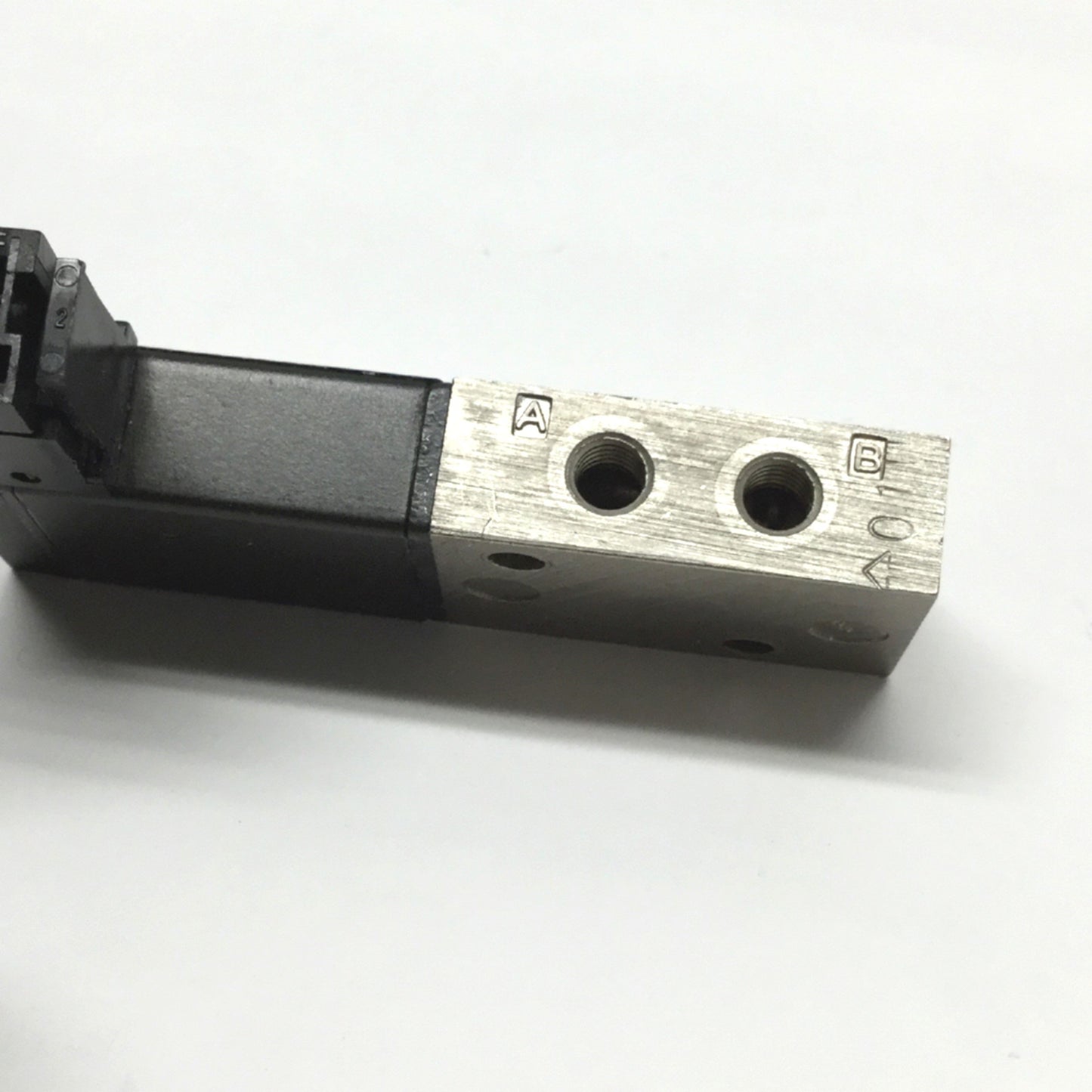 Used Mac 44C-AAA-GDFA-1KA Solenoid Valve, 5-Port 2-Position, 24VDC, 120psi, #10-32