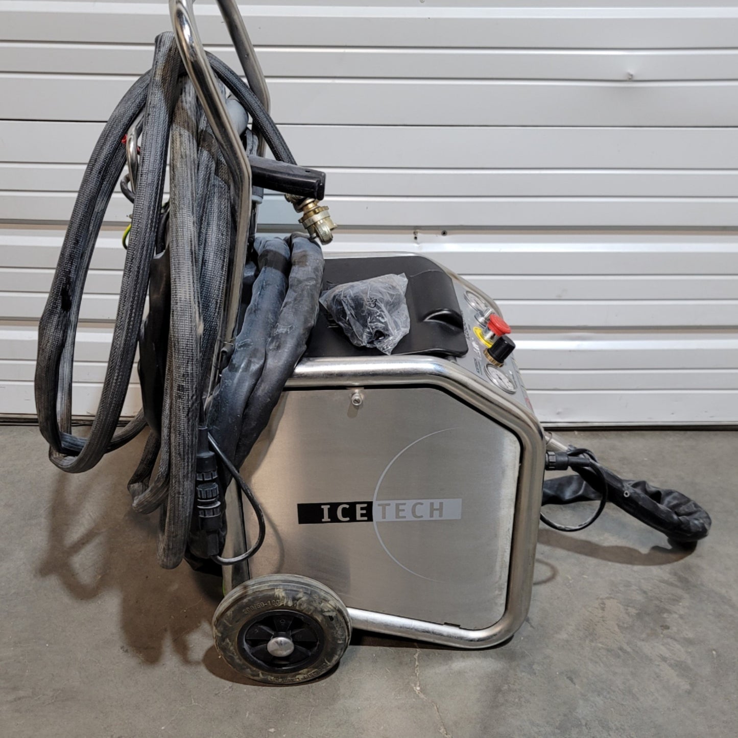 Used ICETECH ICEBLAST KG6 Dry Ice Blasting Machine With Accessory Kit 13lbs Capacity