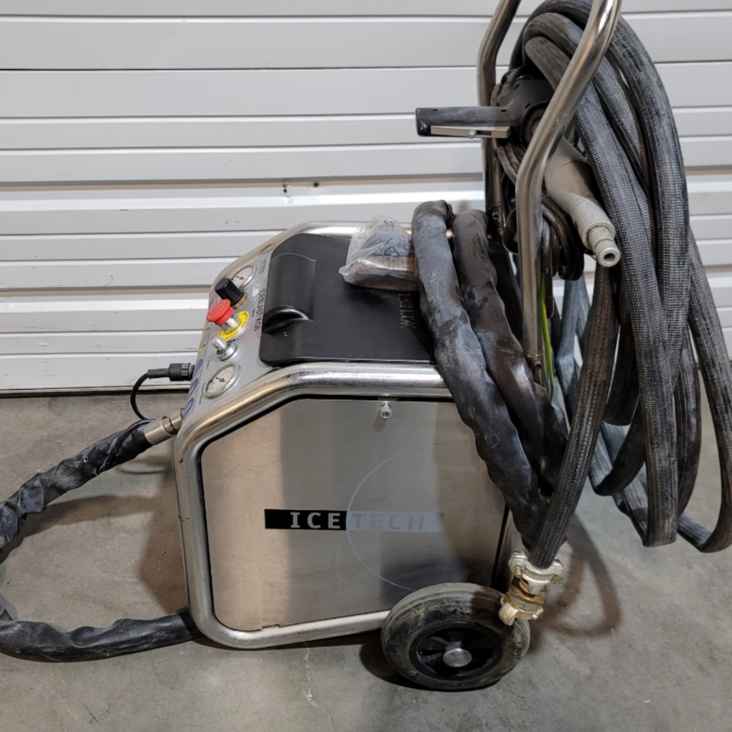 Used ICETECH ICEBLAST KG6 Dry Ice Blasting Machine With Accessory Kit 13lbs Capacity