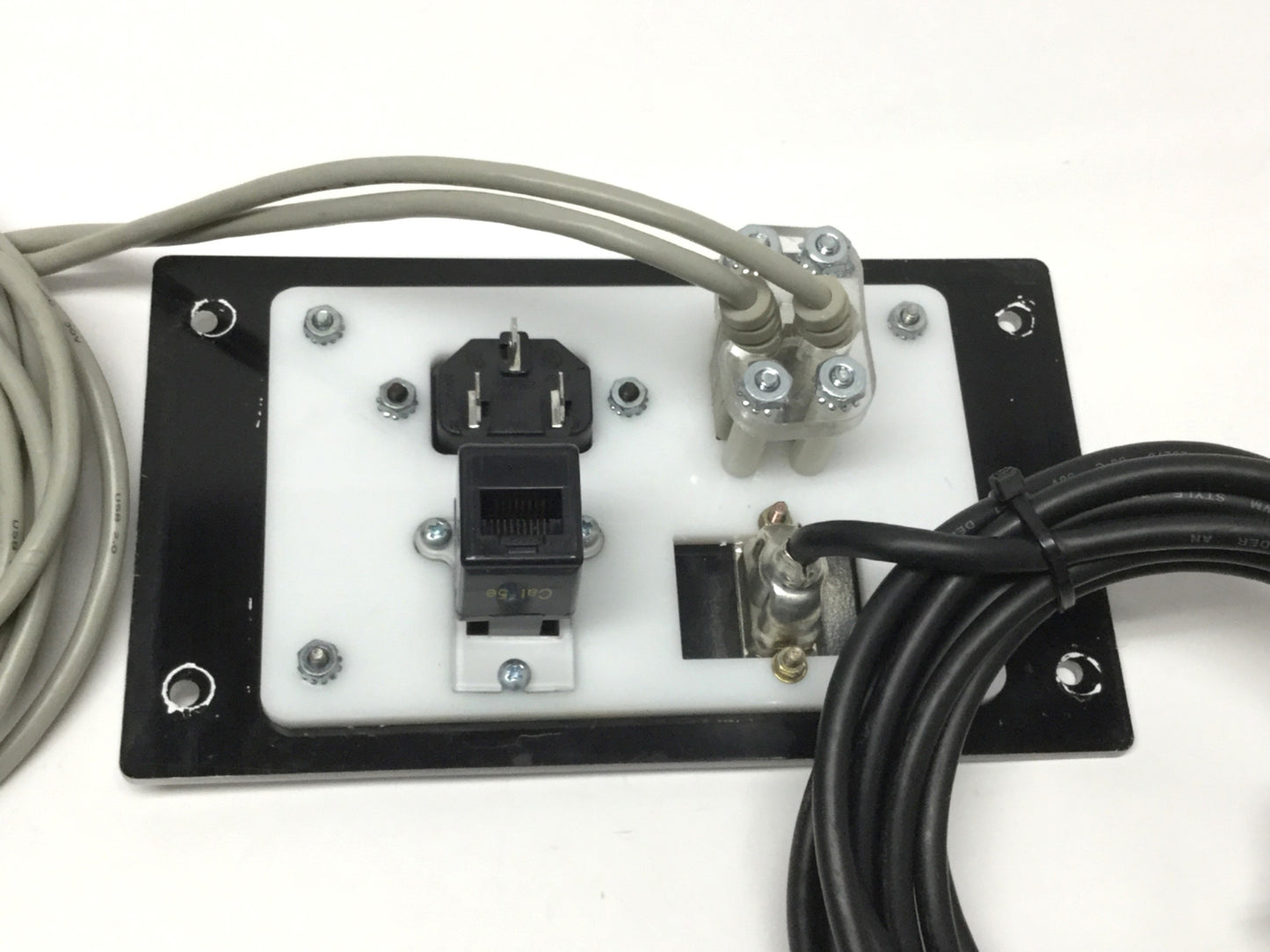 Used Grace P-P6P28P29R2-M1RM0 Remote Access Panel Interface VGA, RJ45, USB, 120VAC 5A
