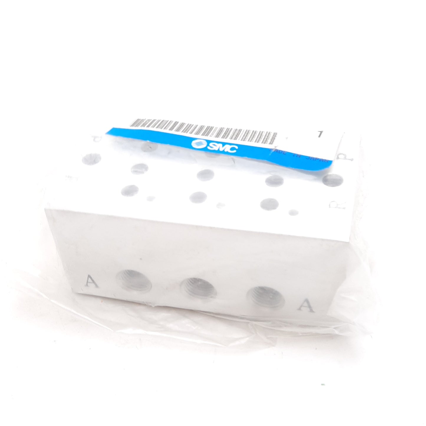 New SMC SS3YJ-42-03-01T Internal Pilot Manifold Base Mounted, 3 Stations, 1/8in NPTF