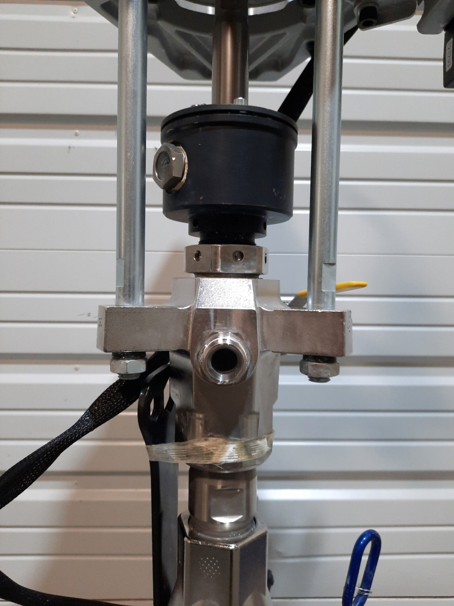 Used Graco CM6F3F Check-Mate S20 Sealant/Adhesive Supply System 5Gal .9GPM 125PSI