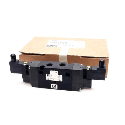 New Parker B5C00107 Solenoid Valve, 4-Way 2-Position, 145psi, 1/4in NPT, 24VDC Coil