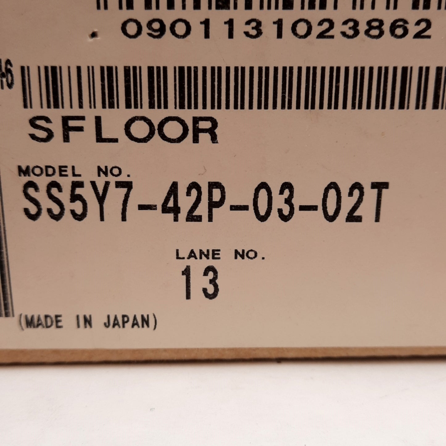 New SMC SS5Y7-42P-03-02T Manifold Block 26-Pin Flat Connector, 1/4in NPTF Ports