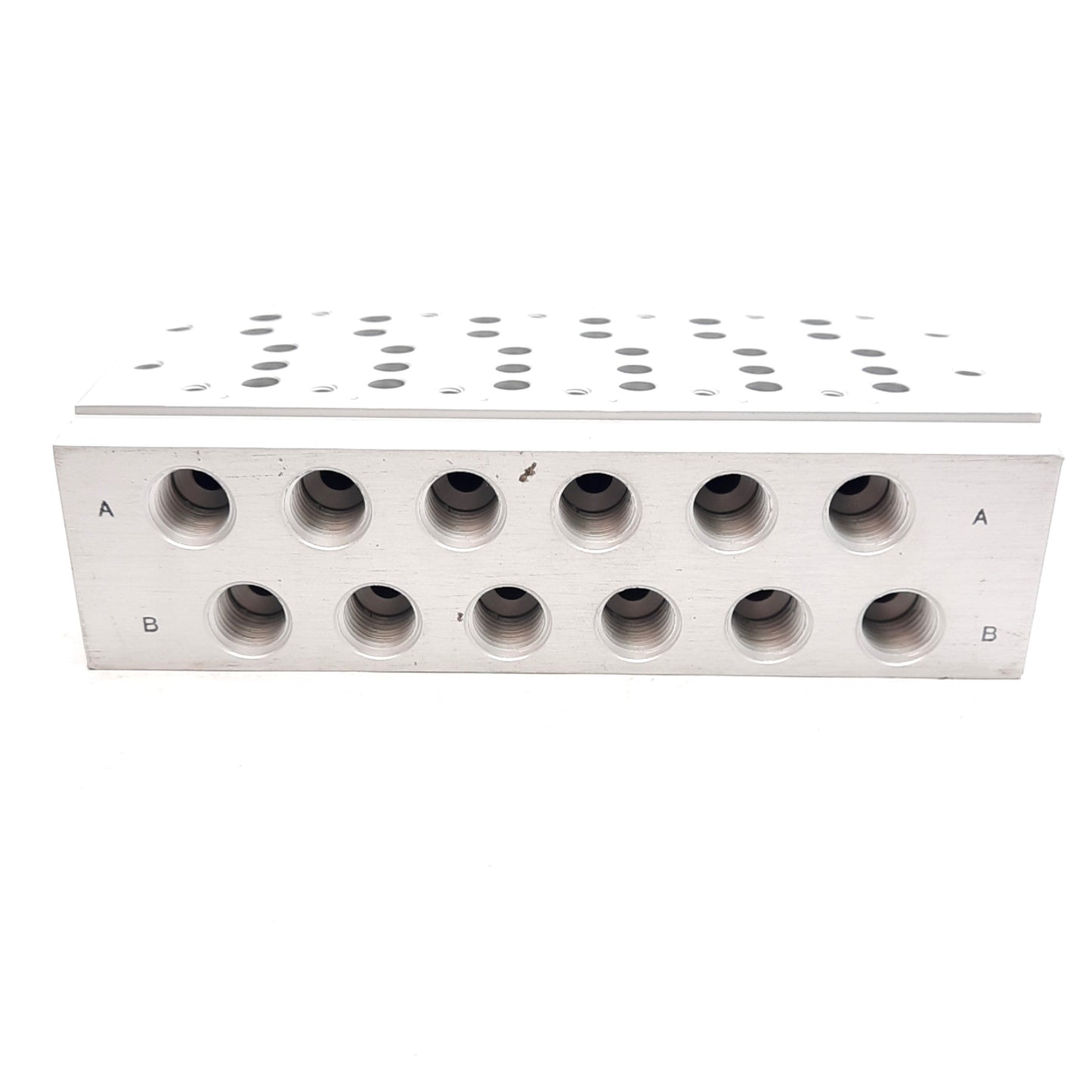 New SMC SS5Y7-42P-06-02T Manifold Block 26-Pin Flat Connector, 1/4in NPTF Ports