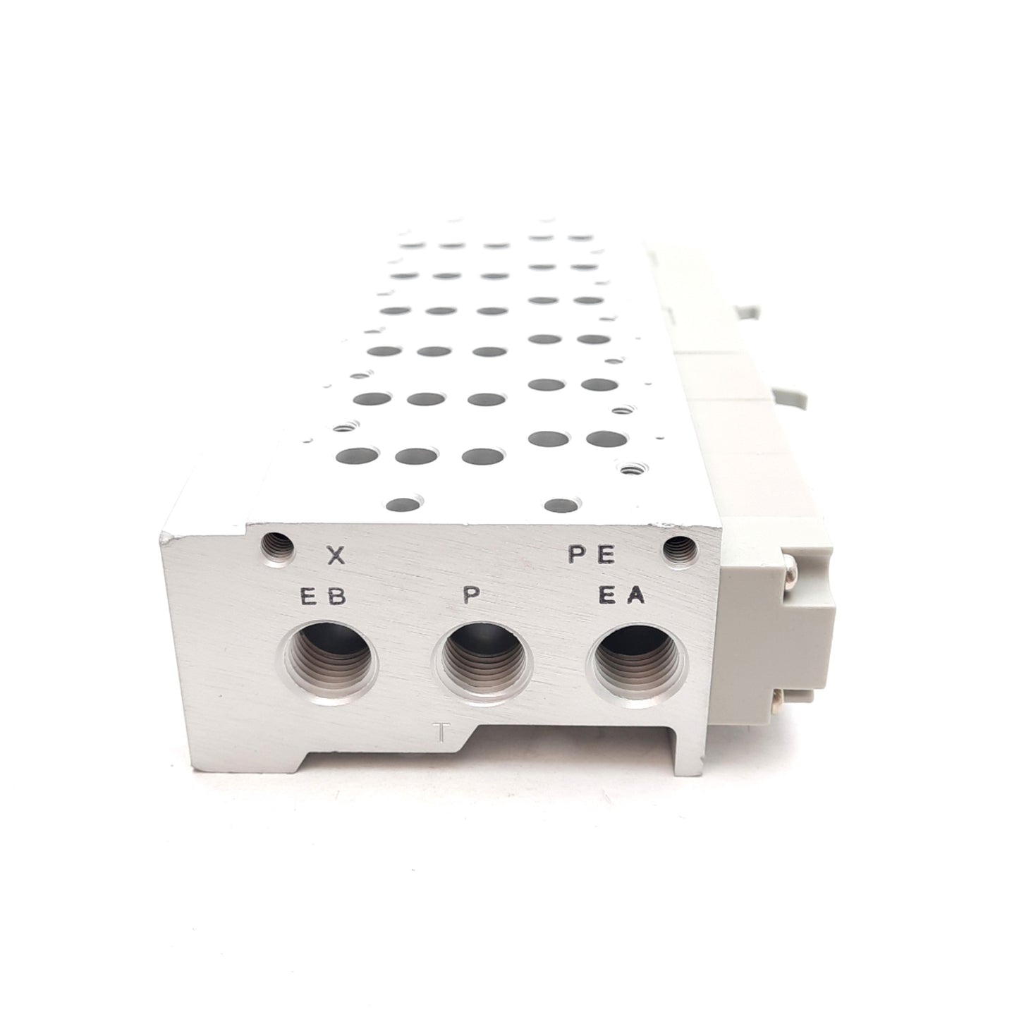 New SMC SS5Y7-42P-06-02T Manifold Block 26-Pin Flat Connector, 1/4in NPTF Ports