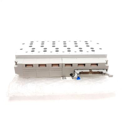 New SMC SS5Y7-42P-06-02T Manifold Block 26-Pin Flat Connector, 1/4in NPTF Ports